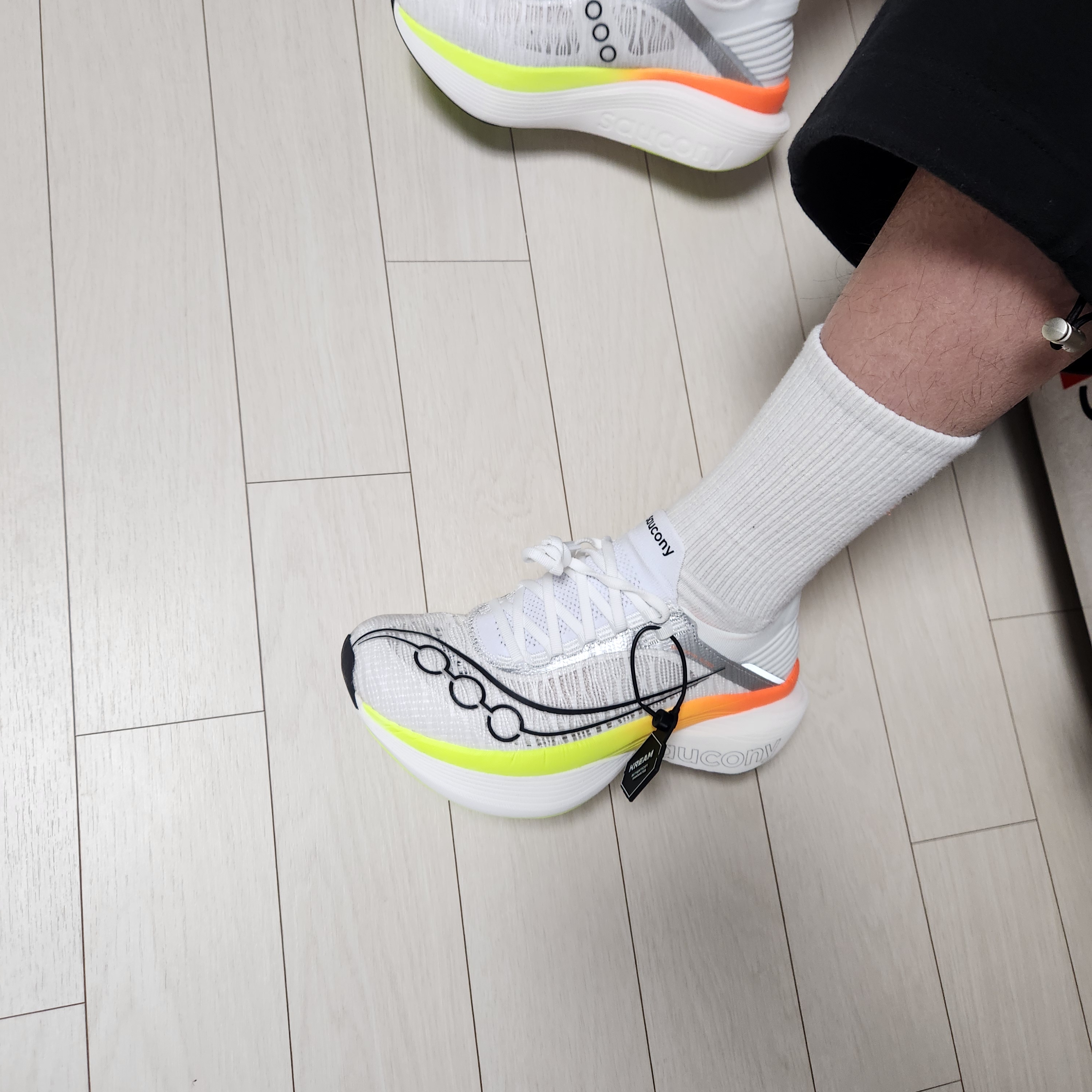 Saucony Endorphin Elite 2 Winter Sunrise 착용 스타일