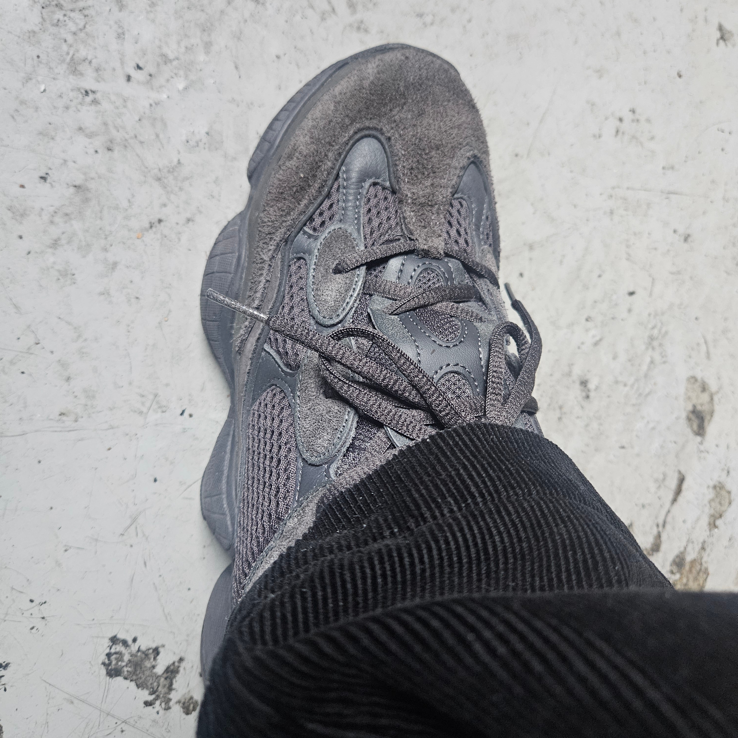 Adidas Yeezy 500 Utility Black 2022/2023 착용 스타일