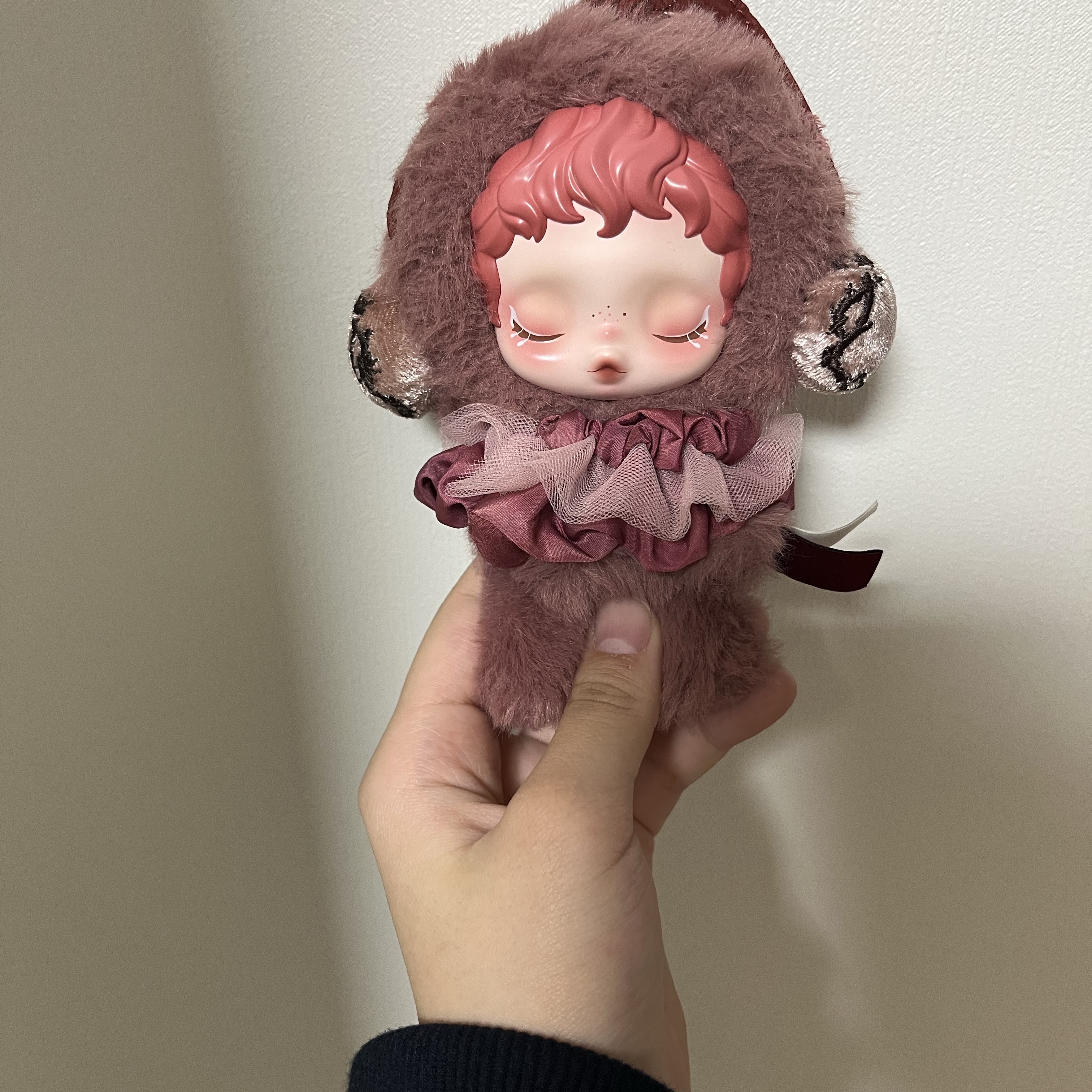 Pop Mart Skullpanda L’Impressionnisme Series Plush Doll (1 Blind Box), Pop Mart Skullpanda L’Impressionnisme Series Plush Doll Blossom (Opened Case) 착용 스타일