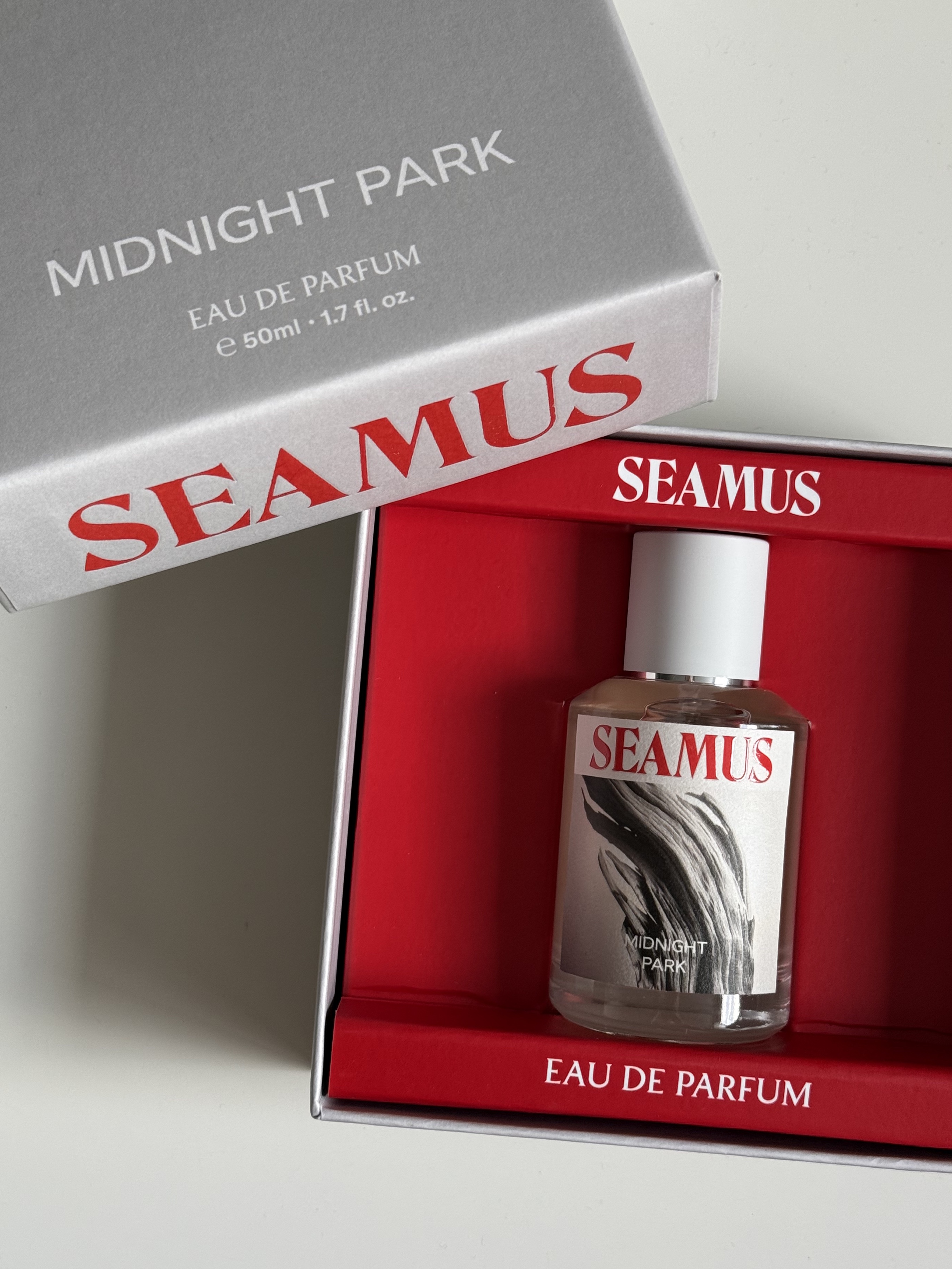 [3% 적립] SEAMUS Signature Eau de Parfum 50ml (6 Options) 착용 스타일 - 2