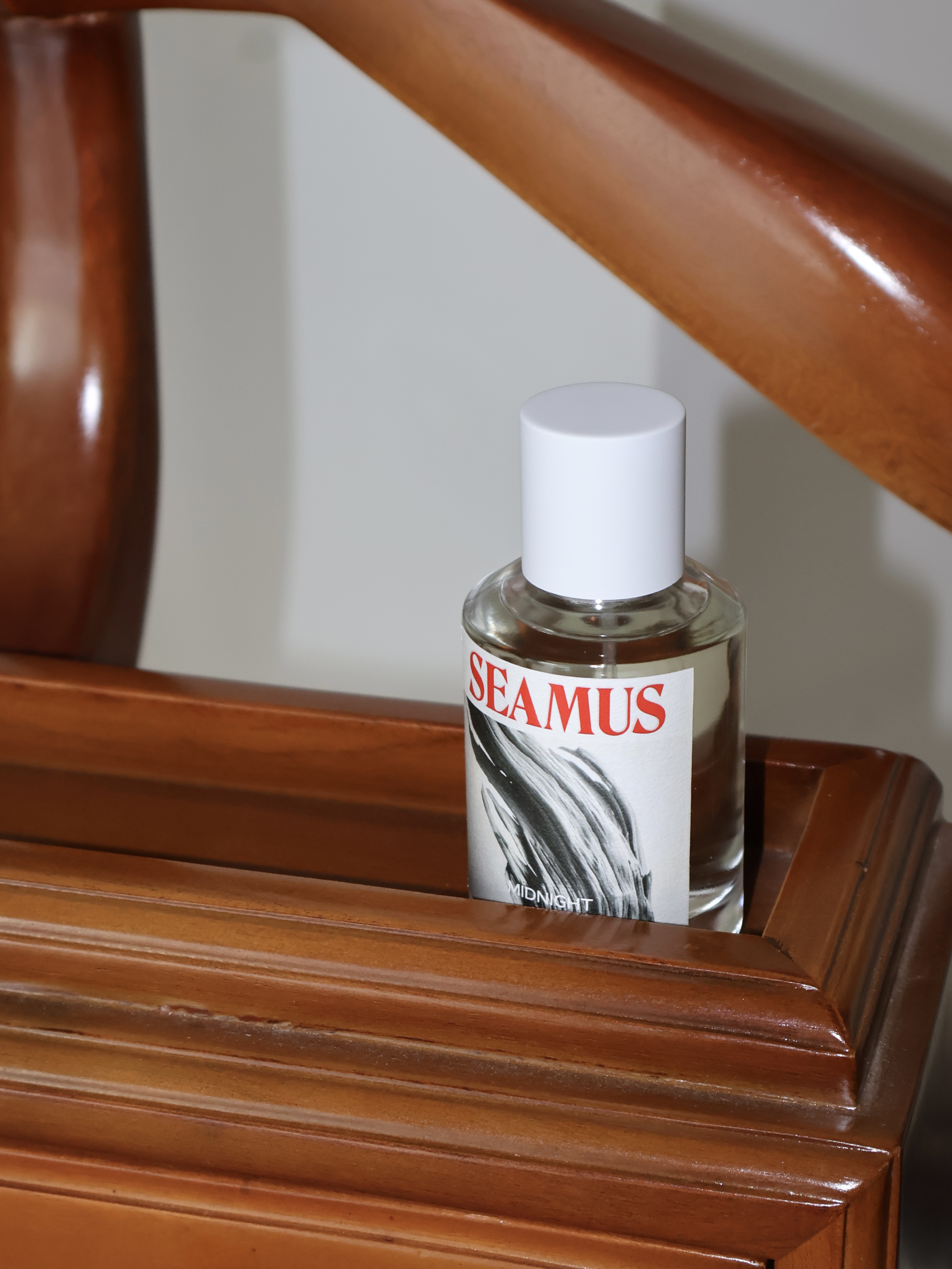 [3% 적립] SEAMUS Signature Eau de Parfum 50ml (6 Options) 착용 스타일 - 3