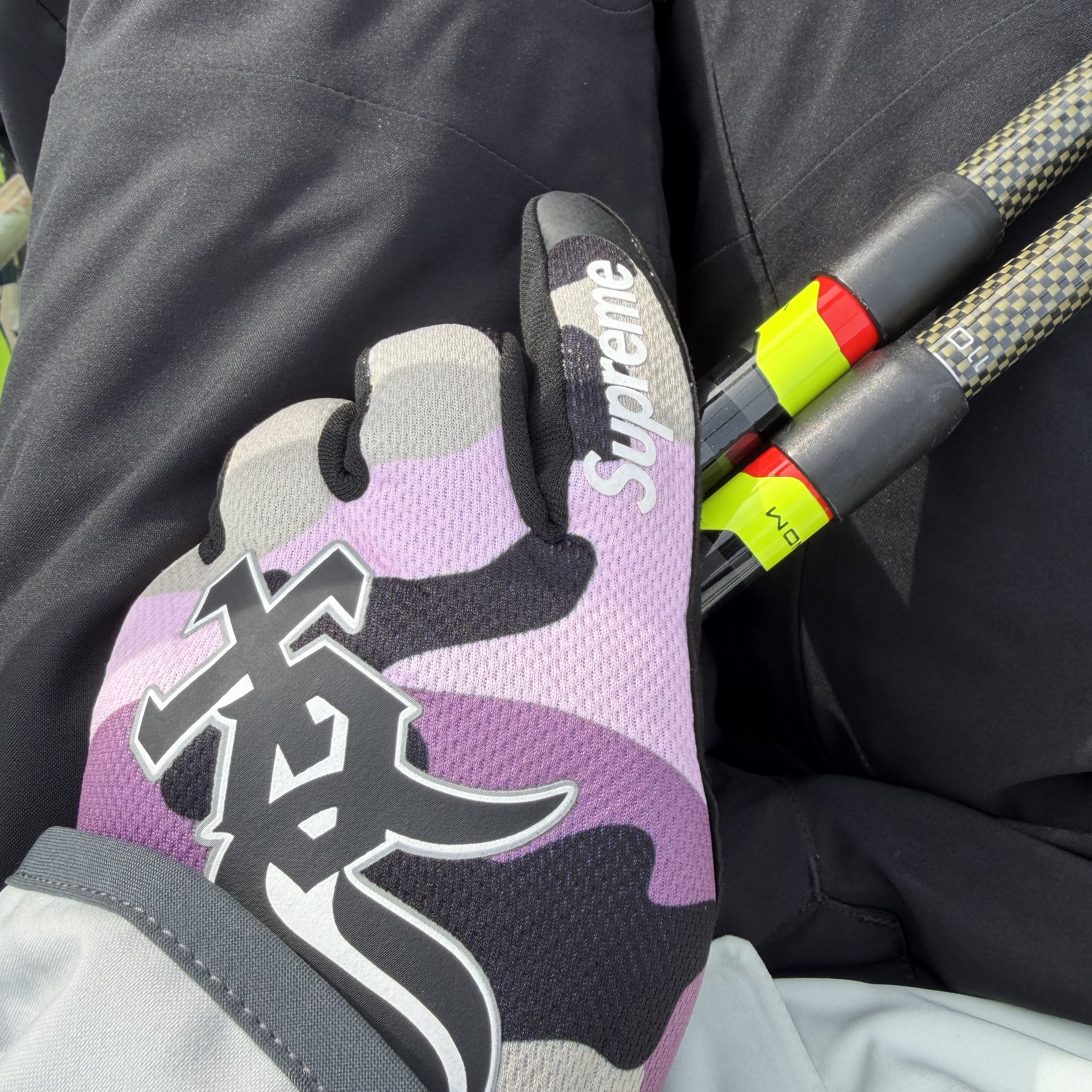 Supreme x Mechanix FastFit MLB Teams Gloves Pink Camo - 25FW 착용 스타일