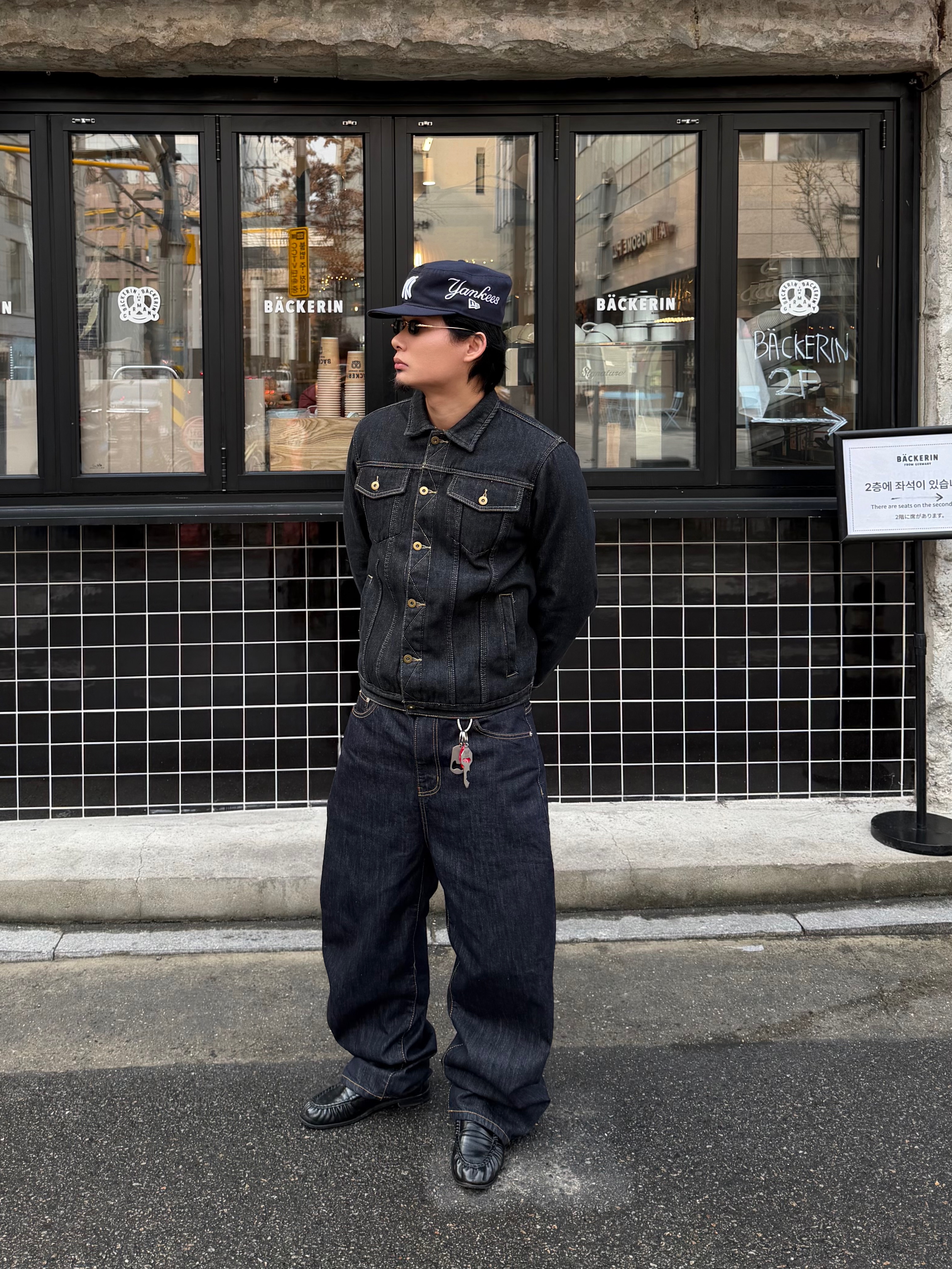(W) Saint Laurent SL 557 Shade Sunglasses Black, New Era MLB New York Yankees Pillbox Series Ball Cap Navy 착용 스타일 - 3