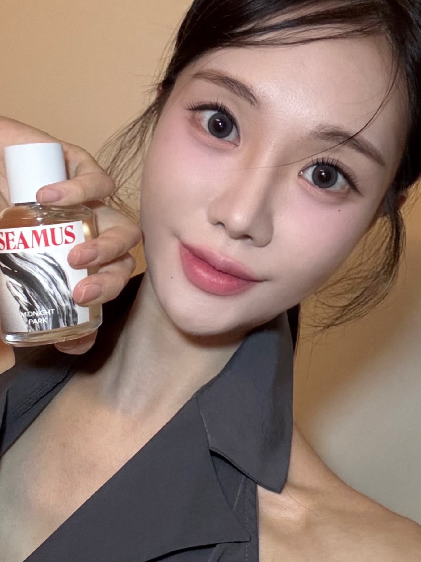 [3% 적립] SEAMUS Signature Eau de Parfum 50ml (6 Options) 착용 스타일 - 1