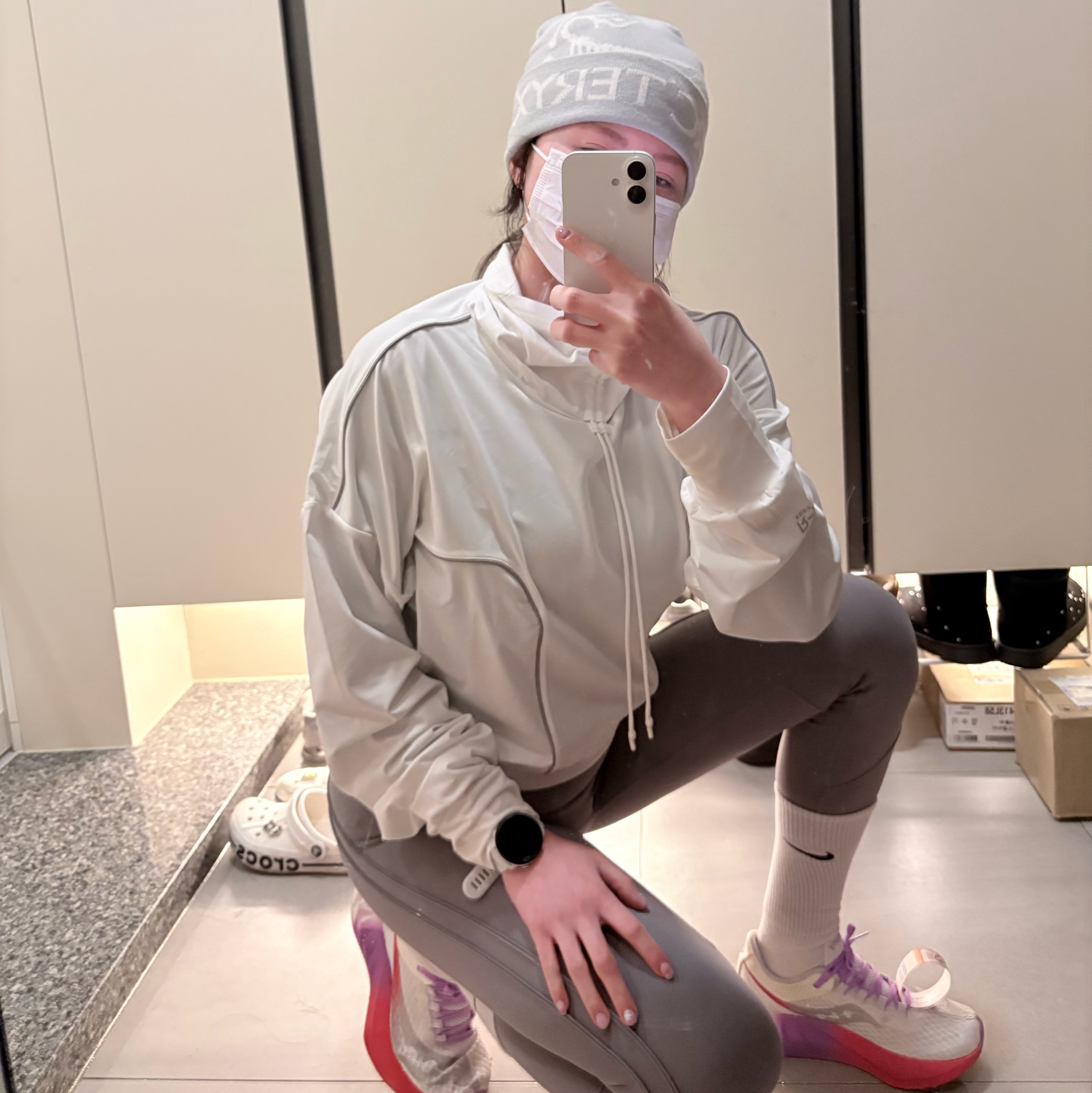 Arc'teryx Bird Word Toque Solitude Arctic Silk 착용 스타일