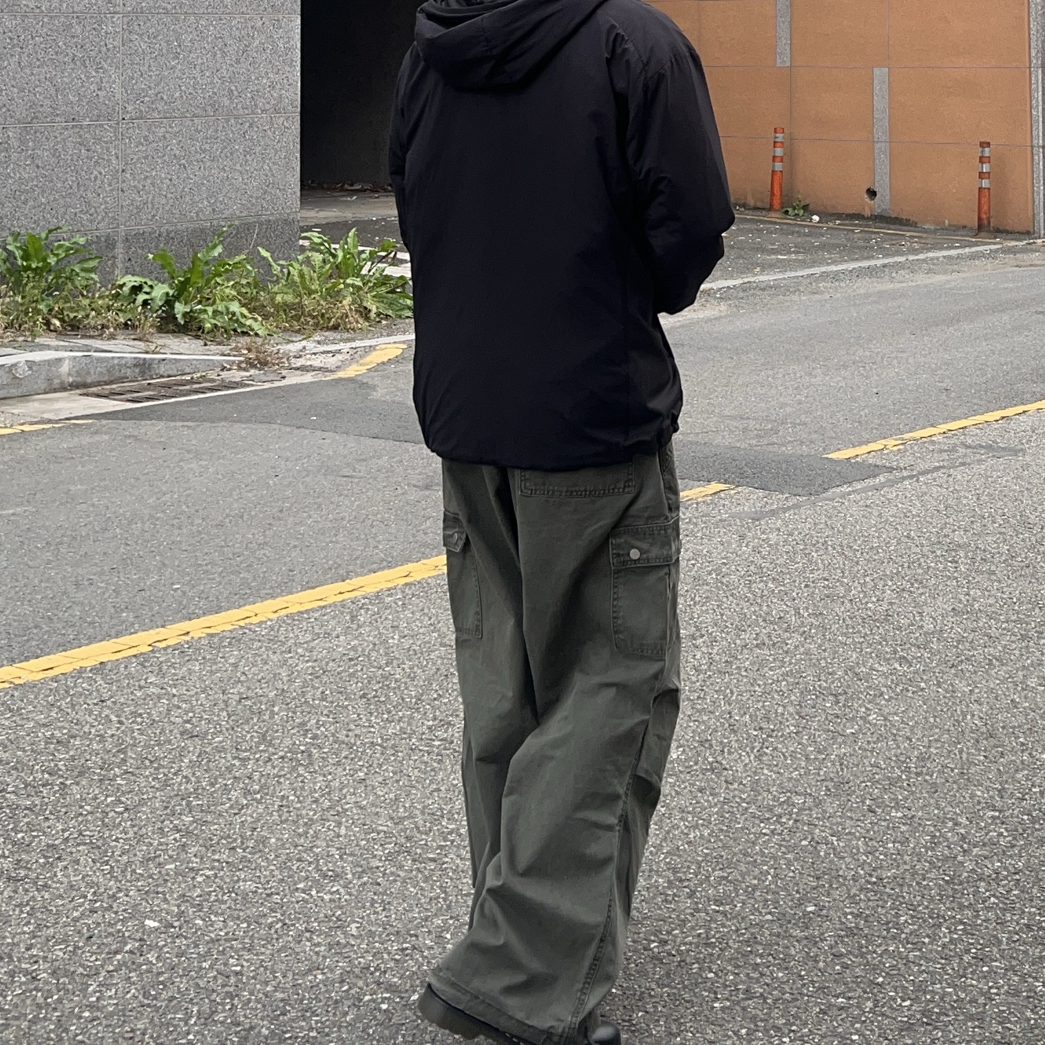 Arc'teryx Atom LT Hoody Black, Dr. Martens 1461 Smooth Black 착용 스타일 - 2