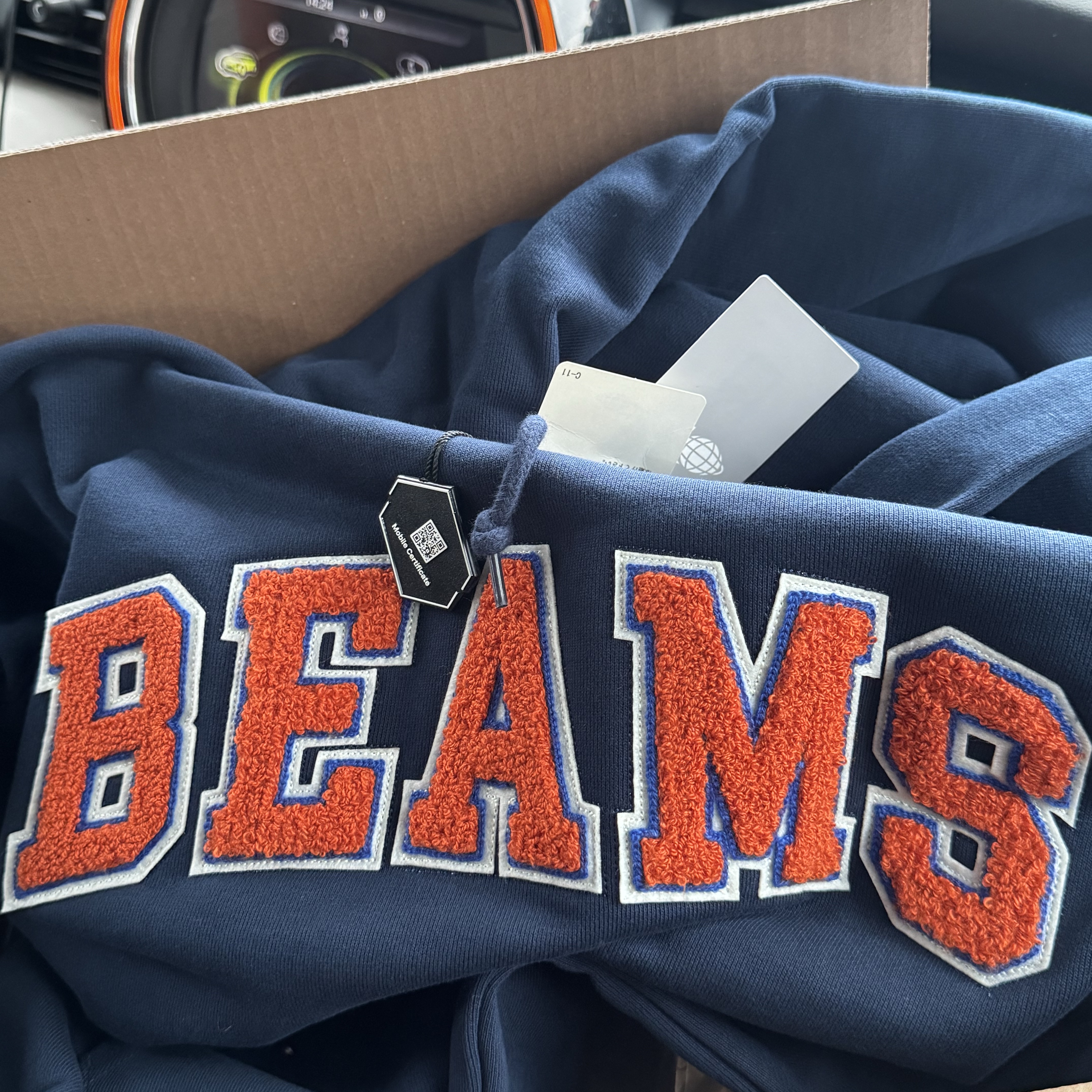Beams Basic Hoodie Navy 착용 스타일