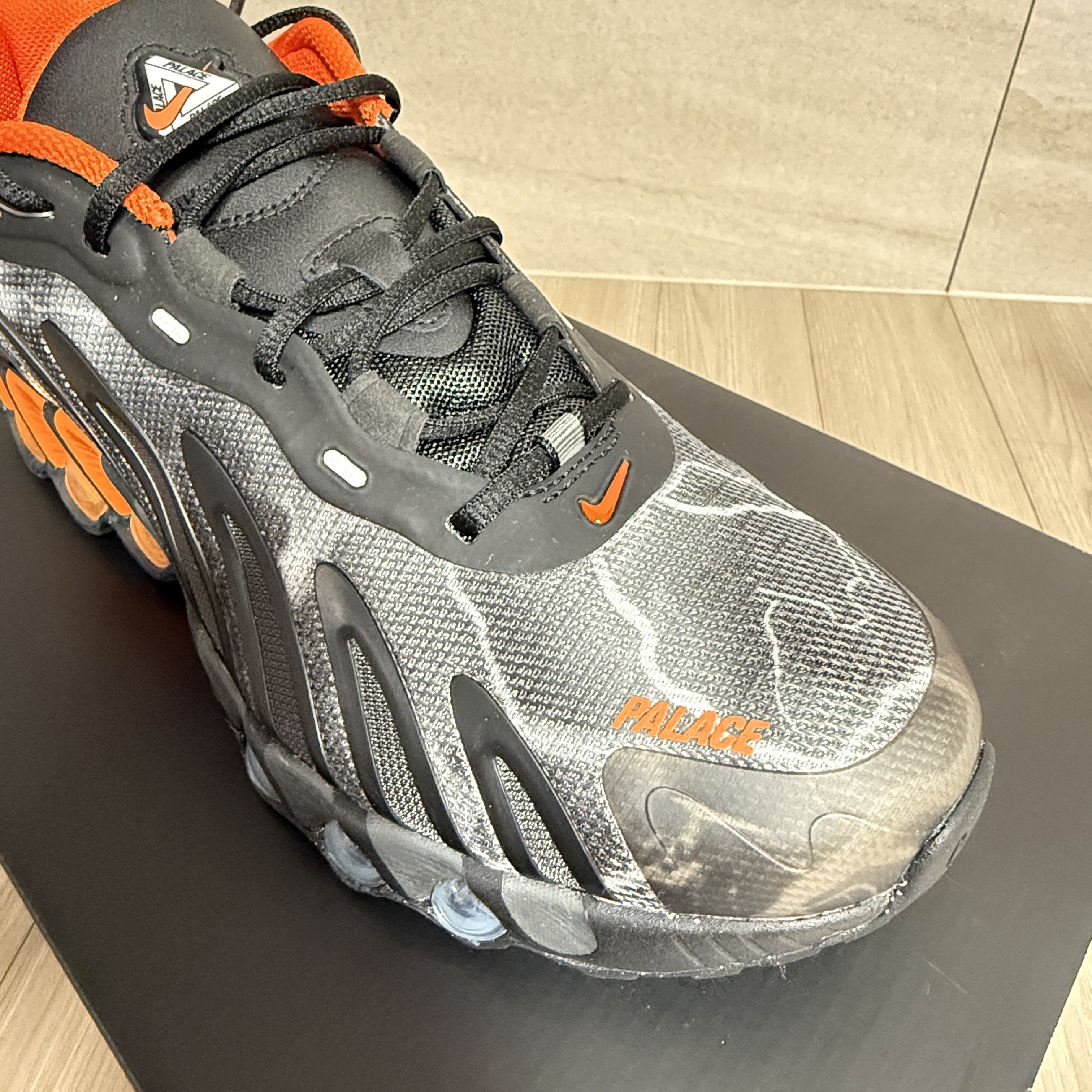 Nike x Palace Air Max Dn8 Black Safety Orange 착용 스타일 - 6