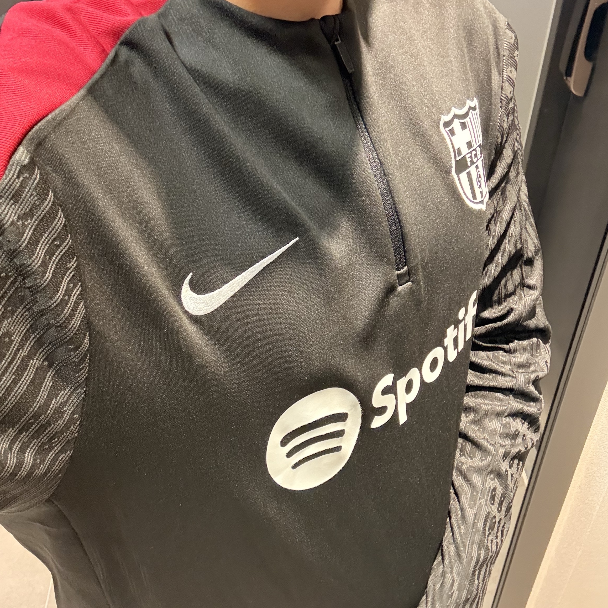 Nike FC Barcelona 2024/25 Strike Dri-Fit Drill Top Black Noble Red (Non Marking Ver.) 착용 스타일