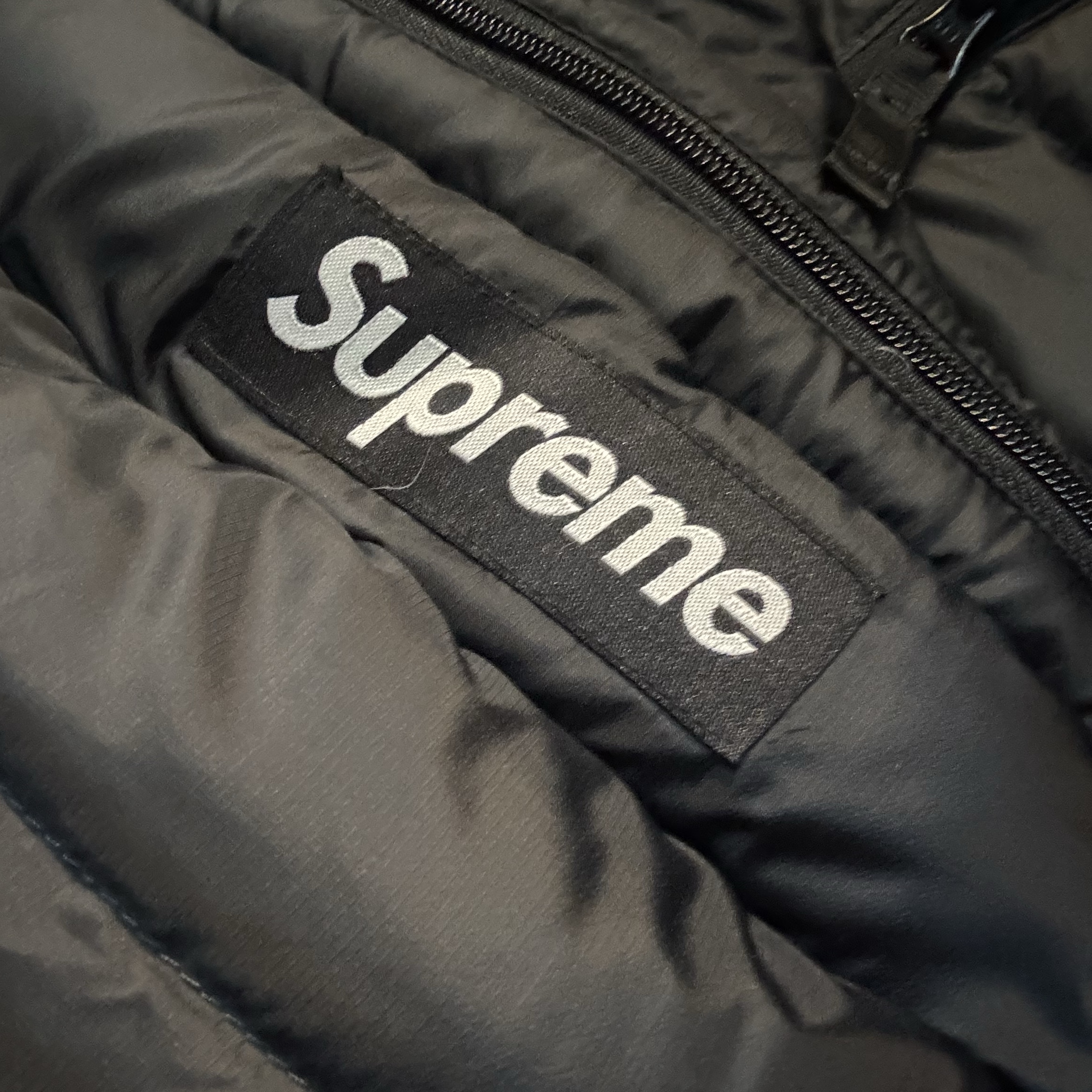 Supreme Micro Down Half Zip Hooded Pullover Black - 25FW 착용 스타일