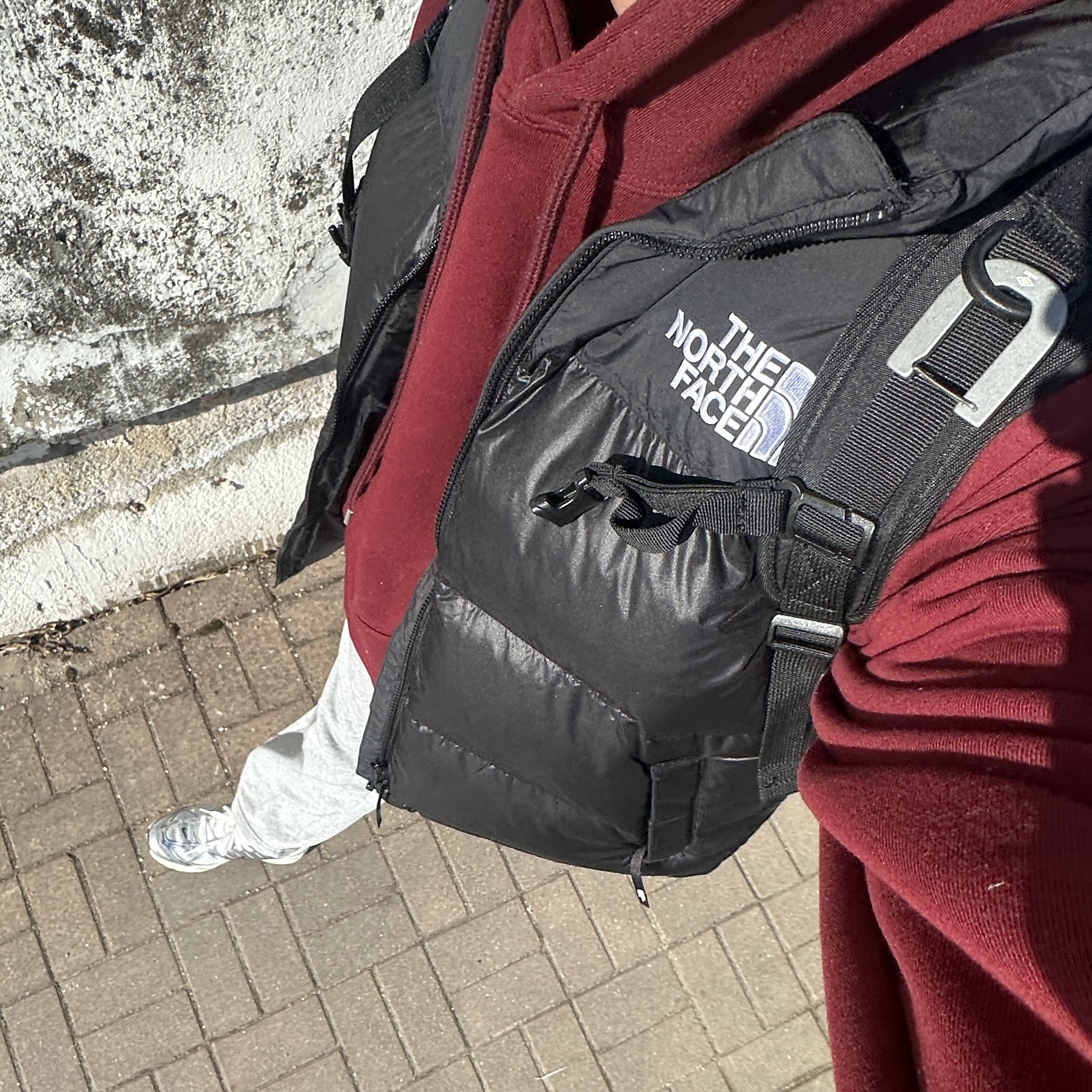 The North Face Nuptse On Ball Vest Black, (W) Nike Air Pegasus 2K5 Photon Dust Chrome 착용 스타일 - 1
