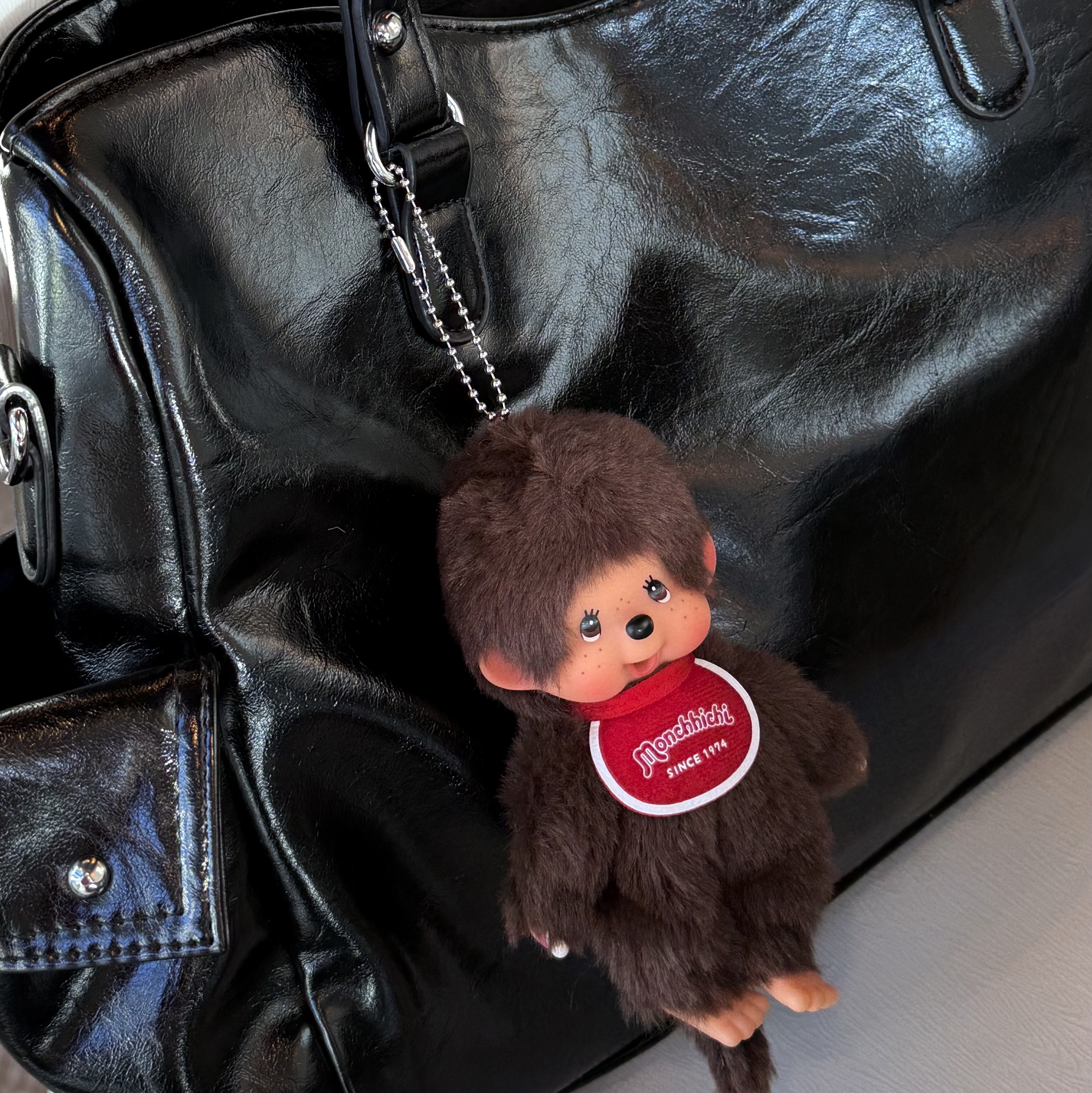 Monchhichi SS Boy Key Chain Brown 착용 스타일
