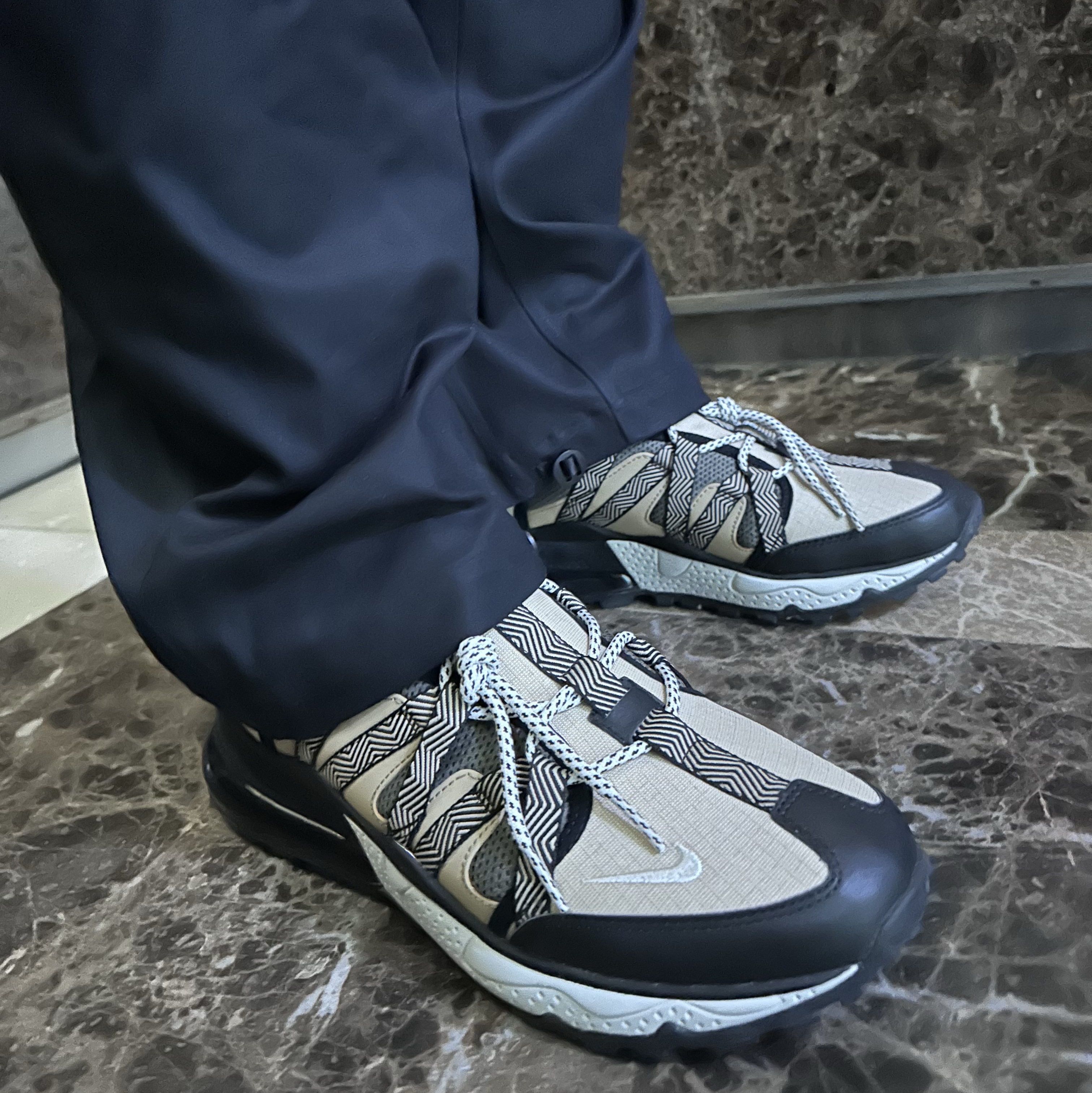 Nike ACG Lava Flow Therma-Fit ADV Jacket Light Khaki Parachute Beige - Asia, Nike Air Max 270 Bowfin Black Desert 착용 스타일 - 2