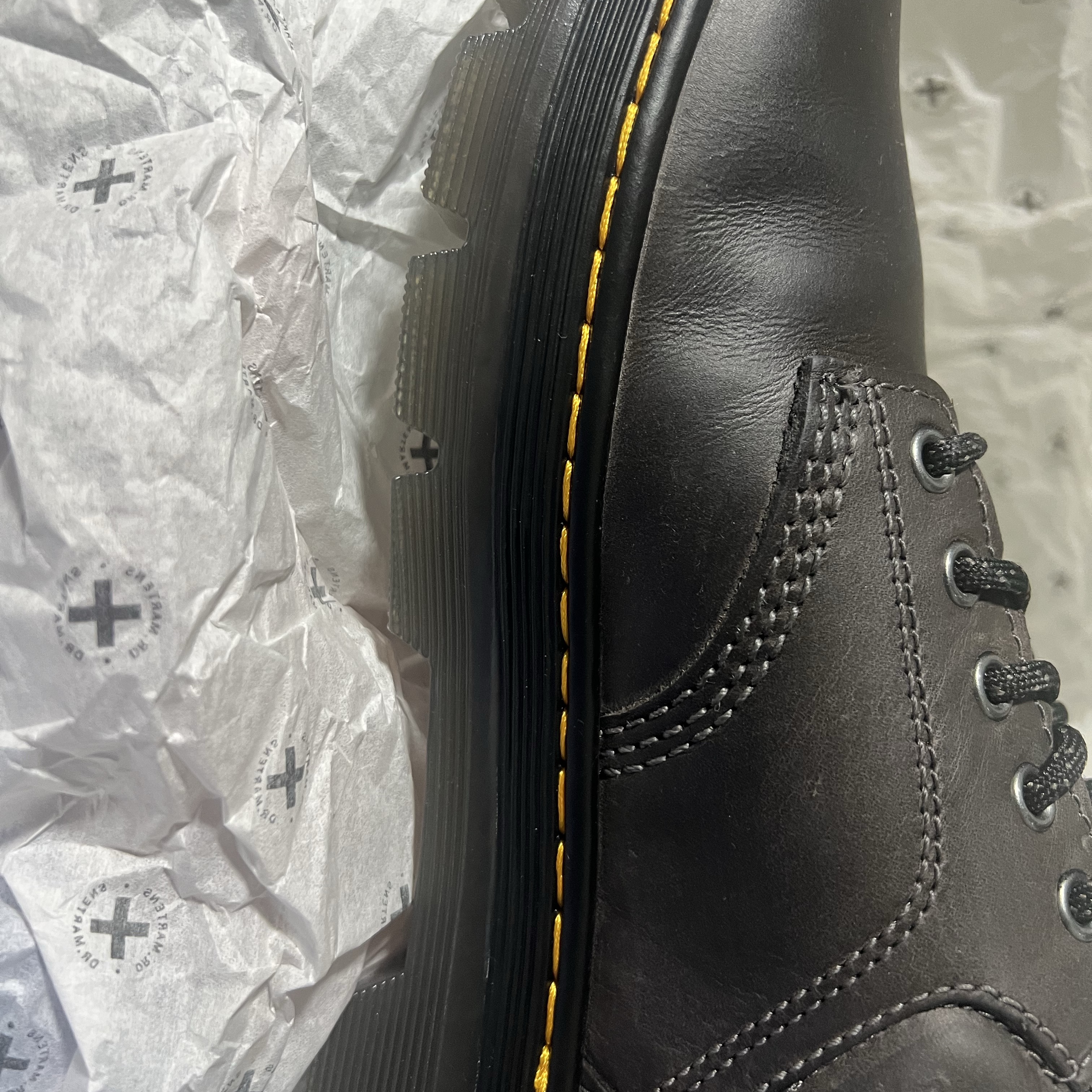 Dr. Martens Reeder Leather Utility Shoes Grey 착용 스타일 - 1
