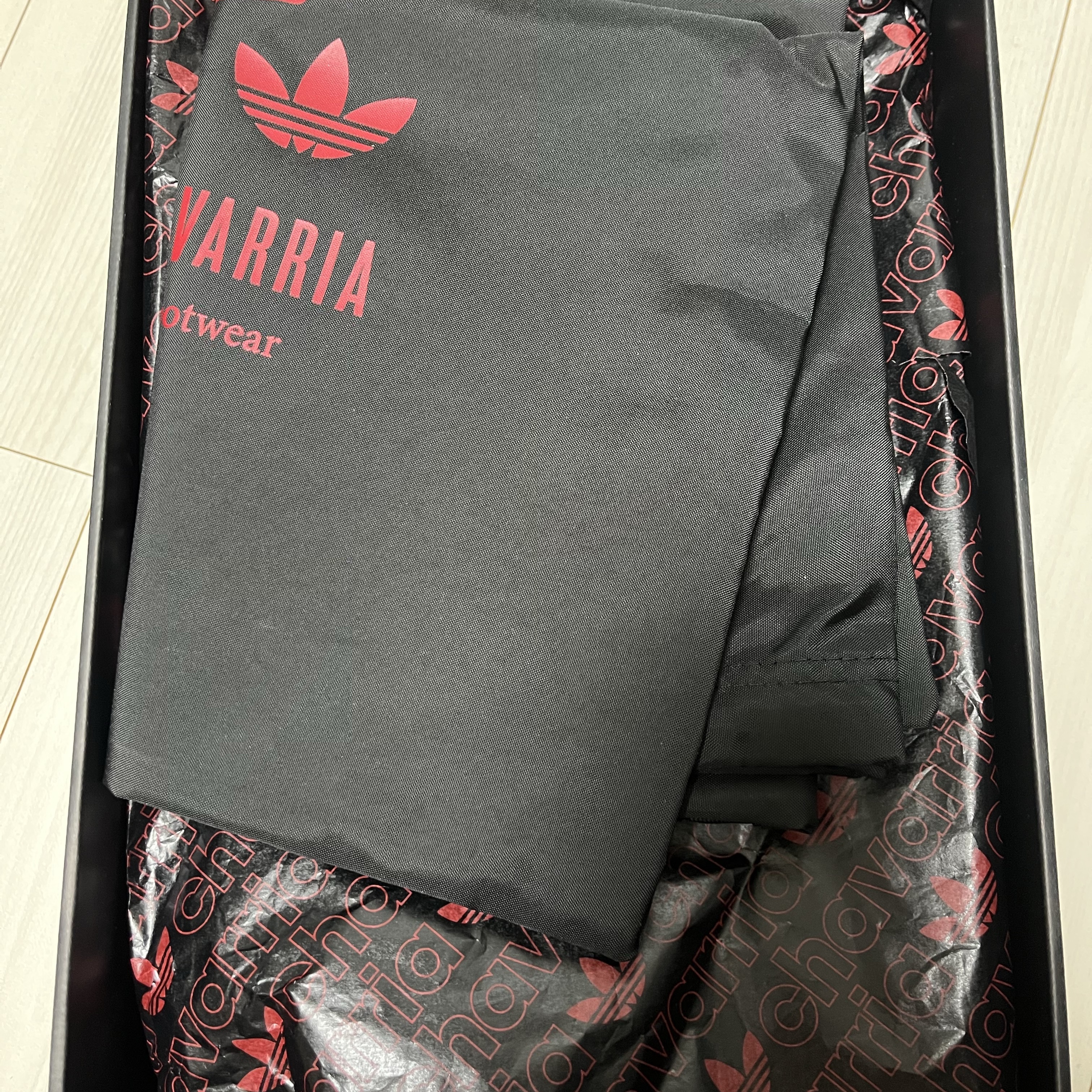 Adidas x Willy Chavarria Jabbar Low Core Black Gold Metallic 착용 스타일 - 2