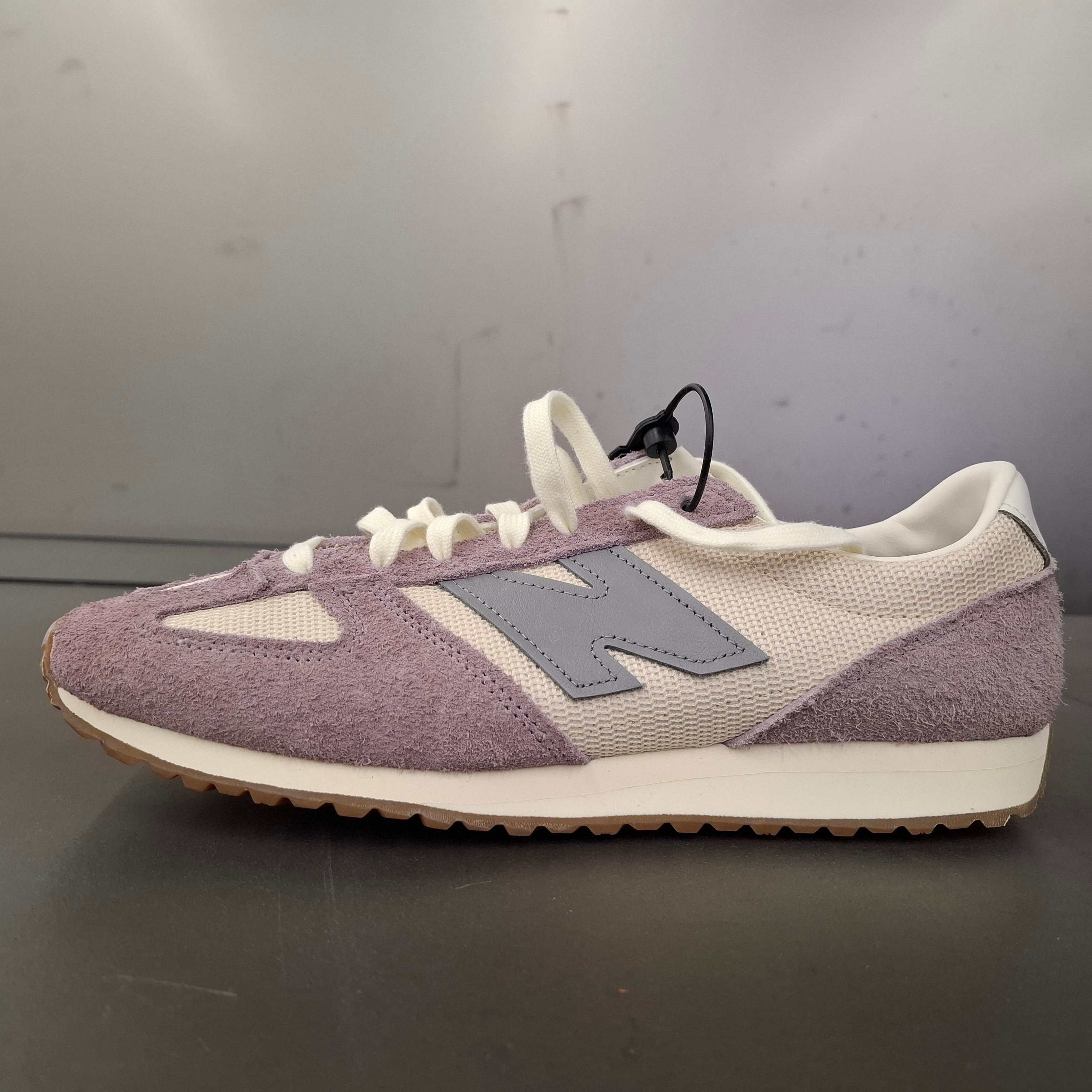 New Balance 471 Linen Ice Wine, New Balance 997 Made in USA Navy Blue 착용 스타일 - 3
