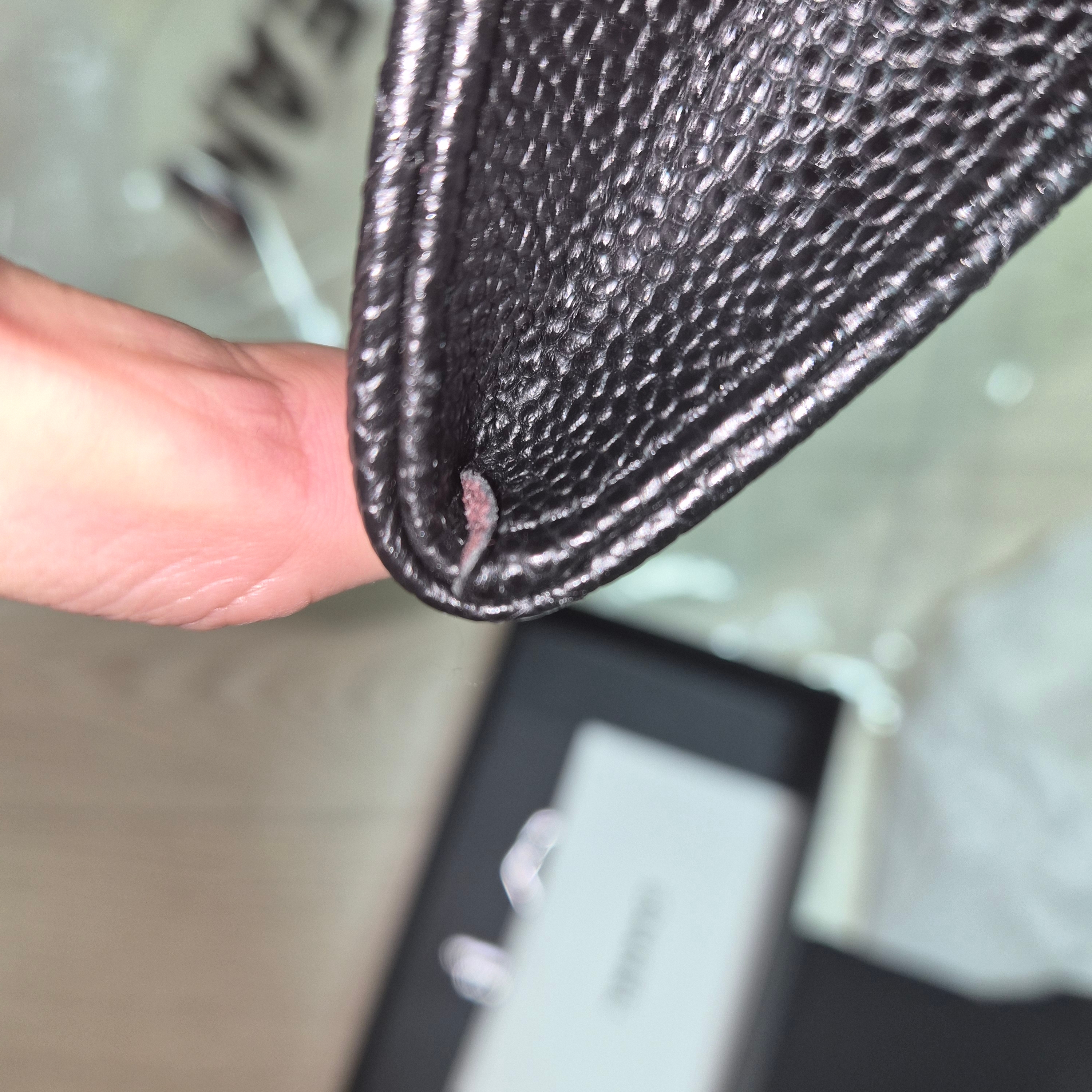 Chanel Classic Card Holder Grained Calfskin & Silver Black 착용 스타일