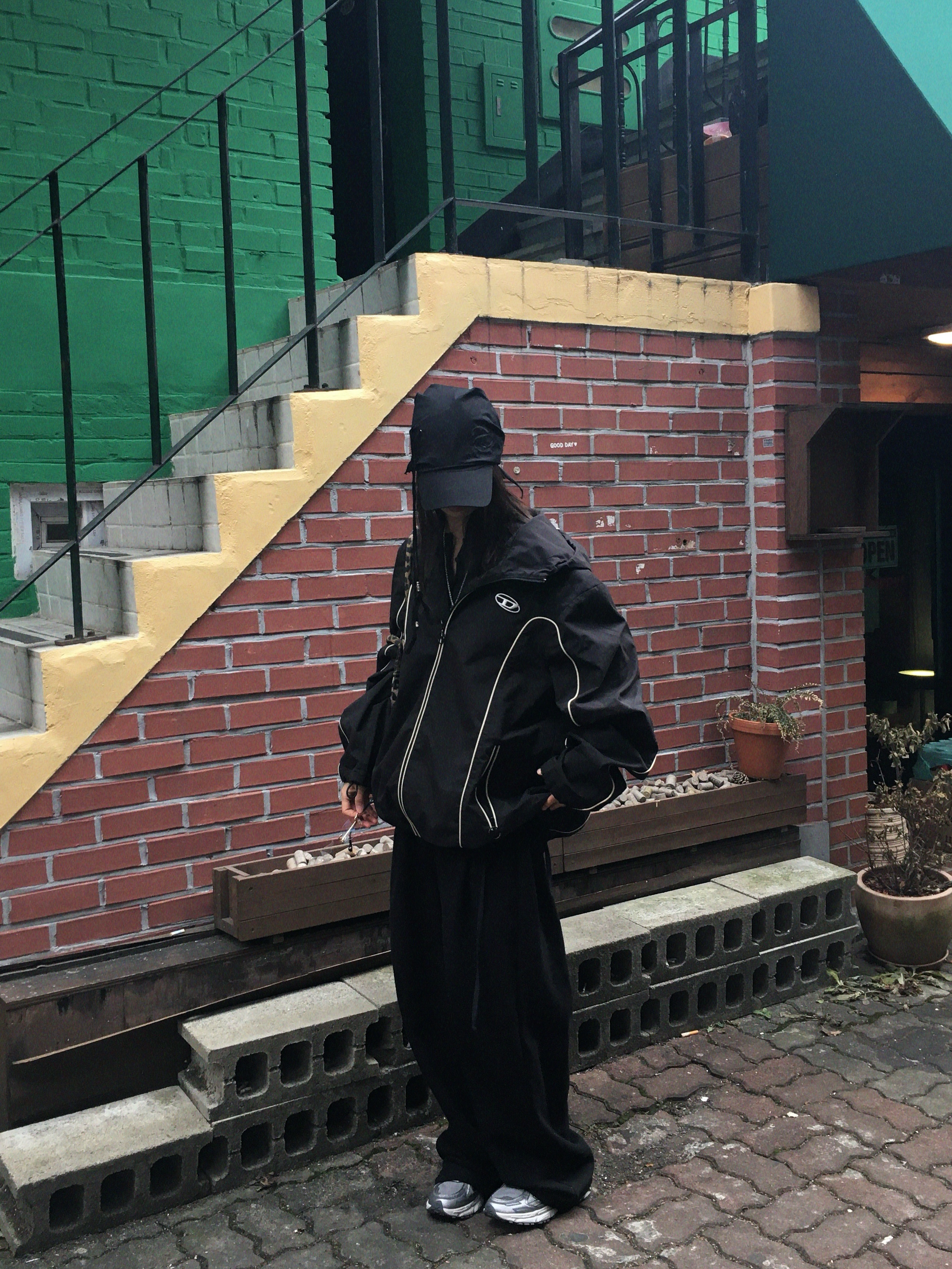 Diesel J-Hives Windbreaker with Contrast Piping Black 착용 스타일 - 4