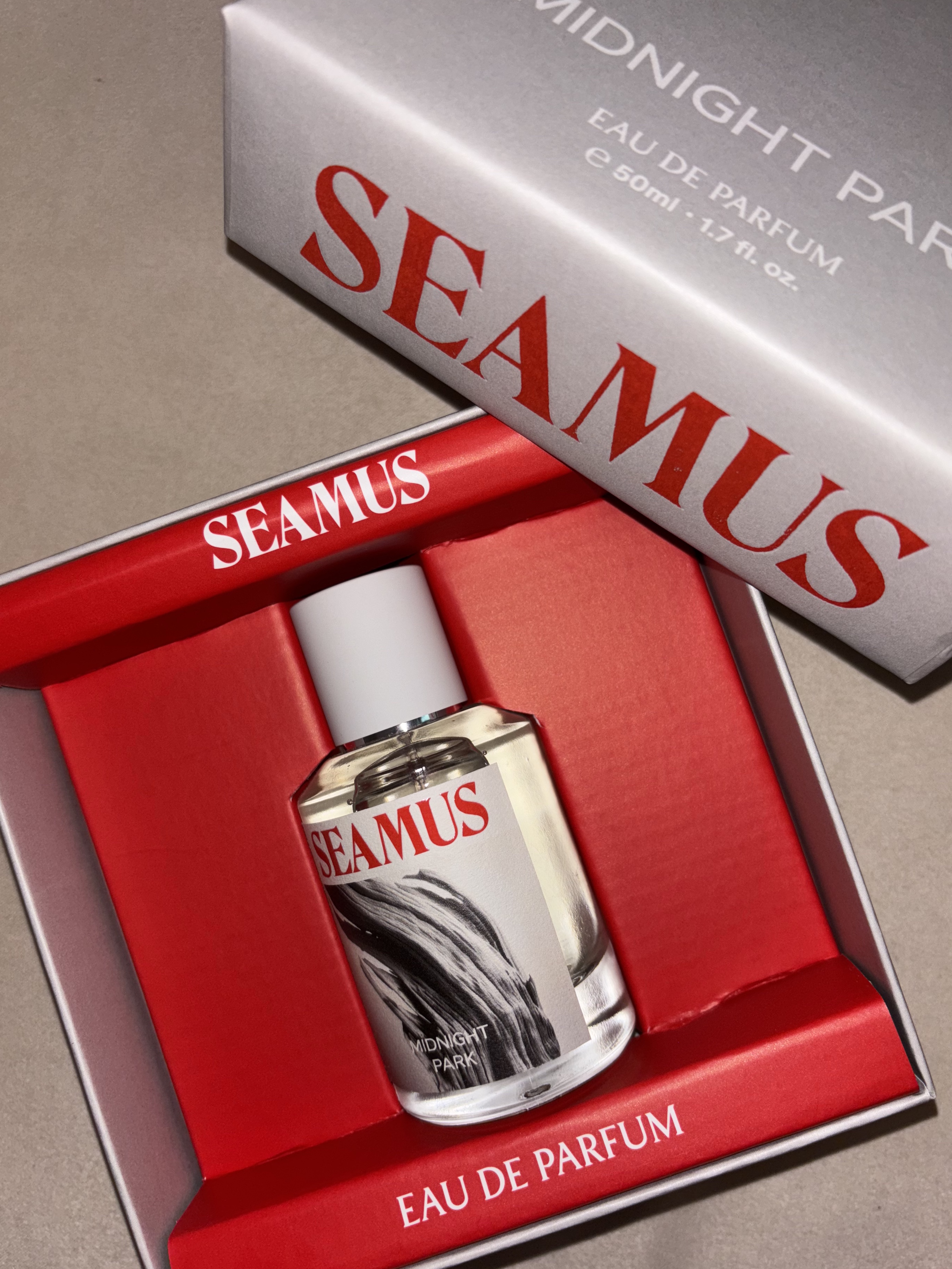 [3% 적립] SEAMUS Signature Eau de Parfum 50ml (6 Options) 착용 스타일 - 4