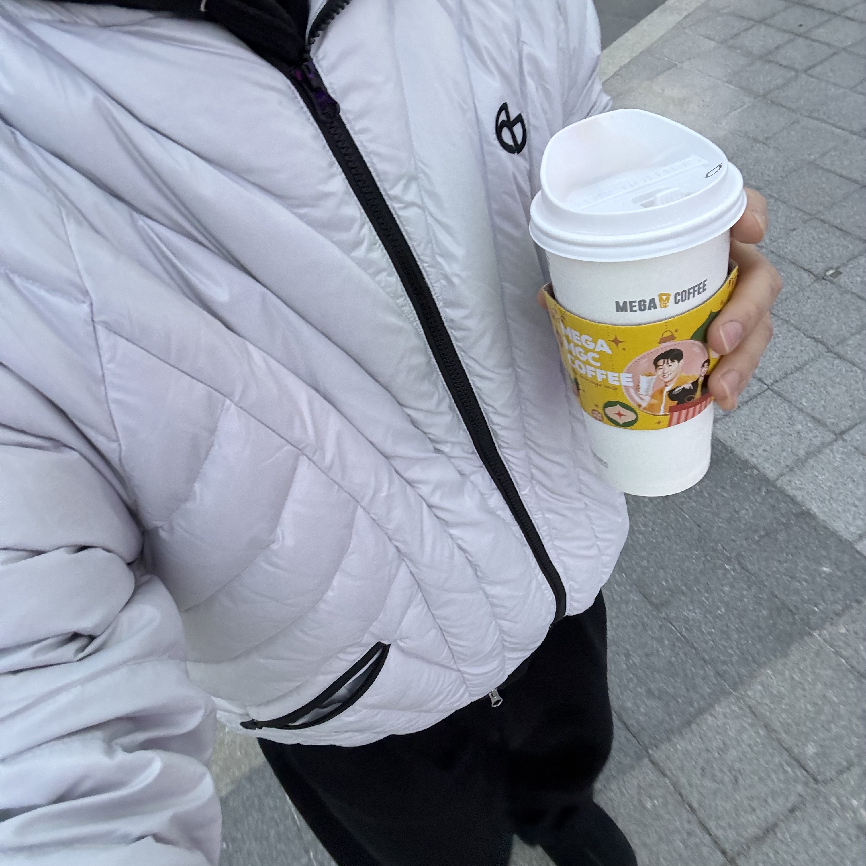 NOMANUAL Nubes Light Duck Down Glossy Gray 착용 스타일