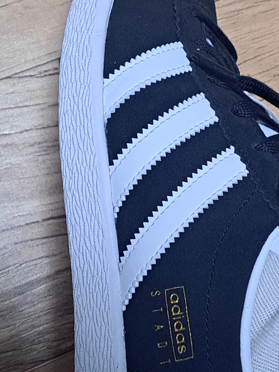 Adidas Stadt Core Black Cloud White 착용 스타일 - 3