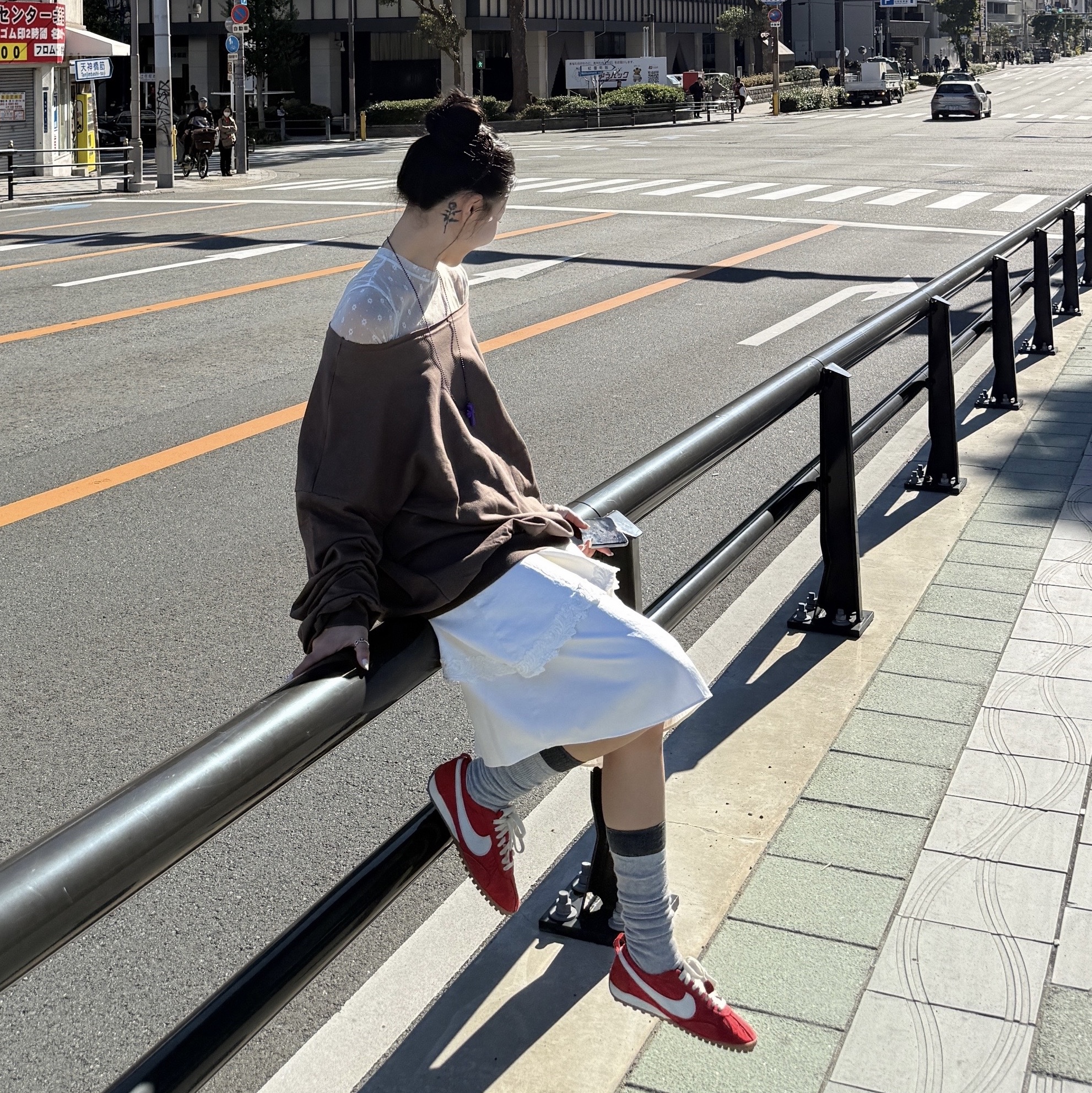 Nike x Jacquemus Moon Shoe SP University Red and Bicycle Yellow 착용 스타일 - 1