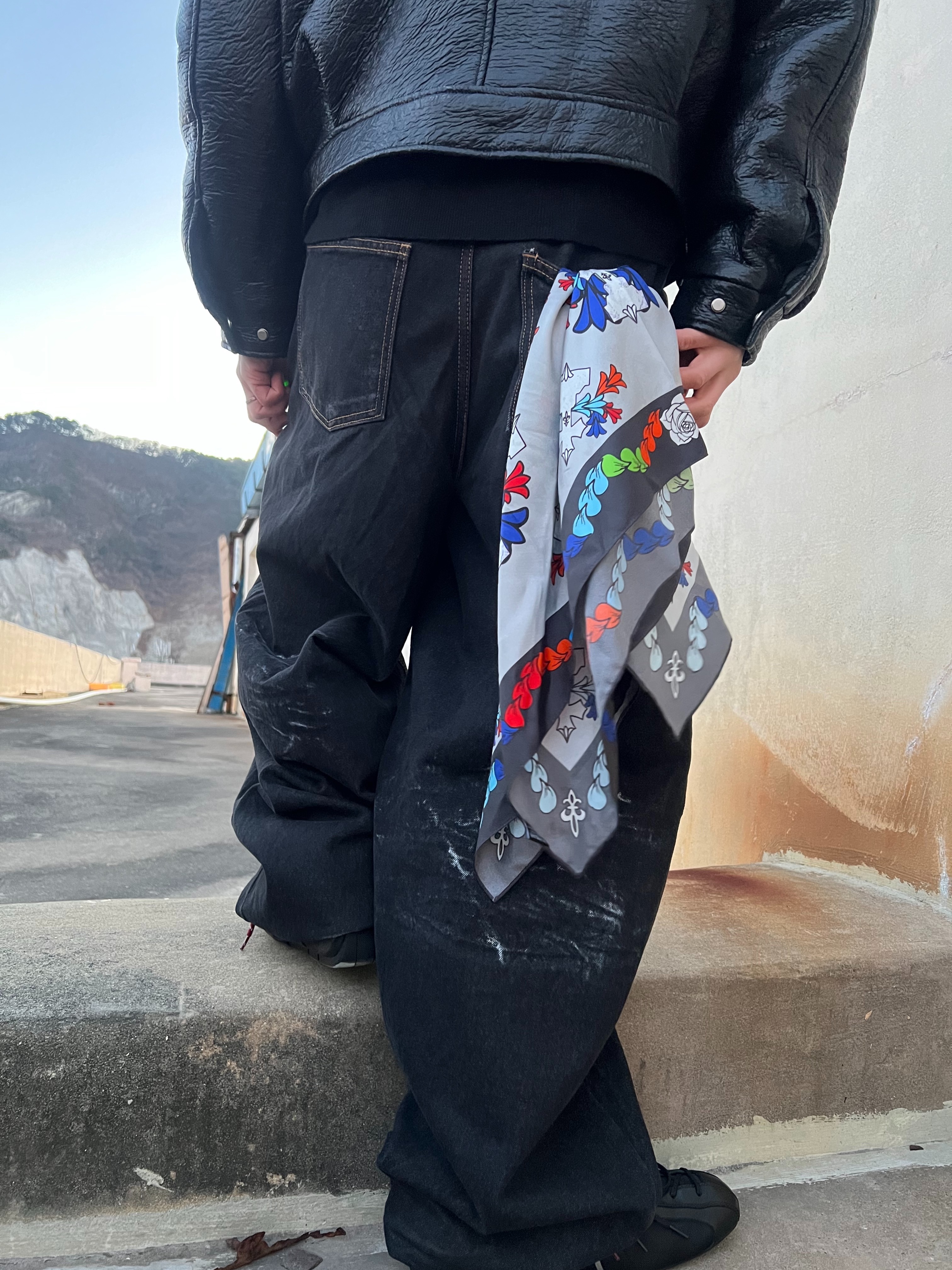 SOULESURES BOLD Kyle, Awende Requiem Silk Scarf Multi 착용 스타일 - 6