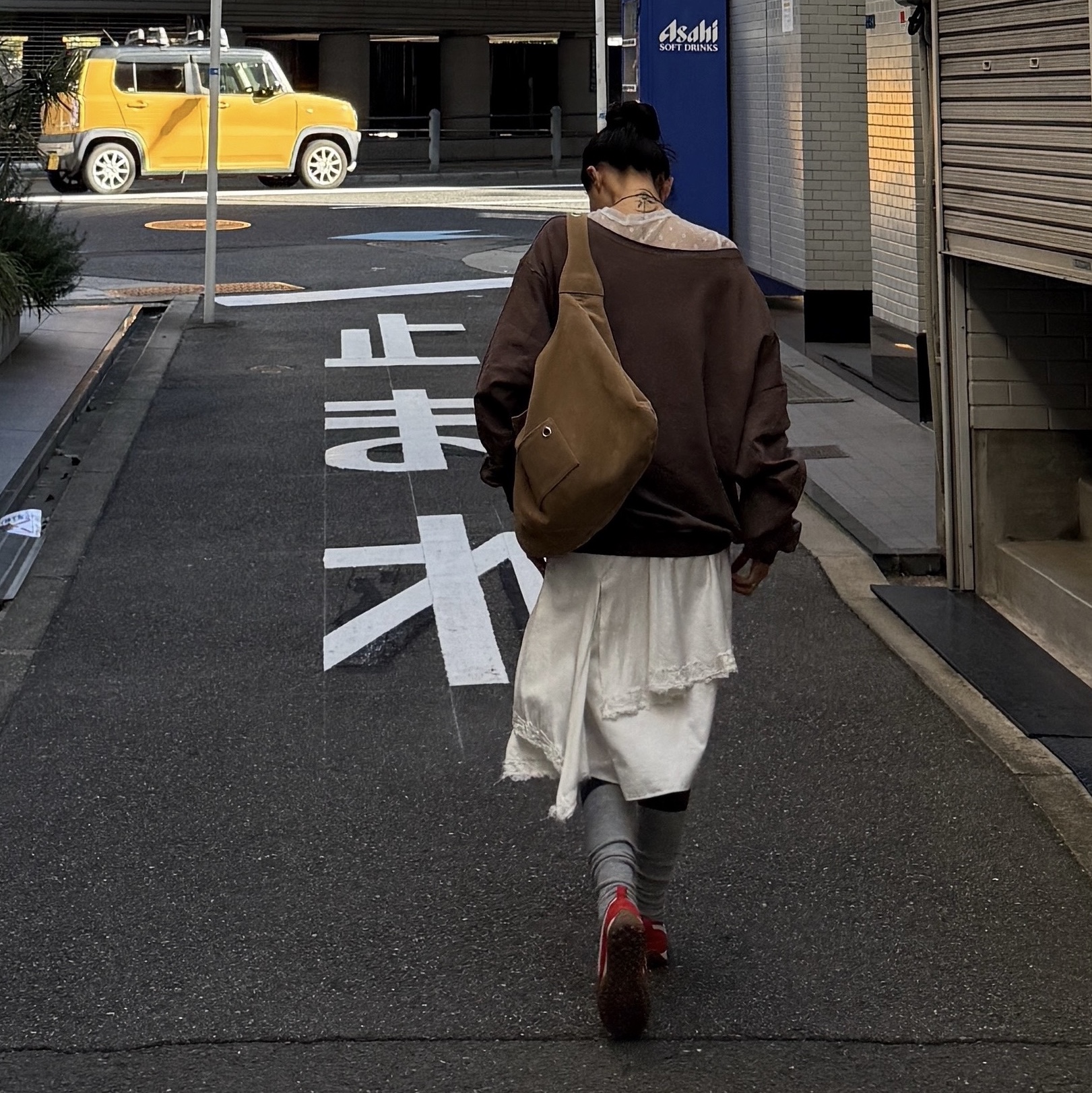 Nike x Jacquemus Moon Shoe SP University Red and Bicycle Yellow 착용 스타일 - 4