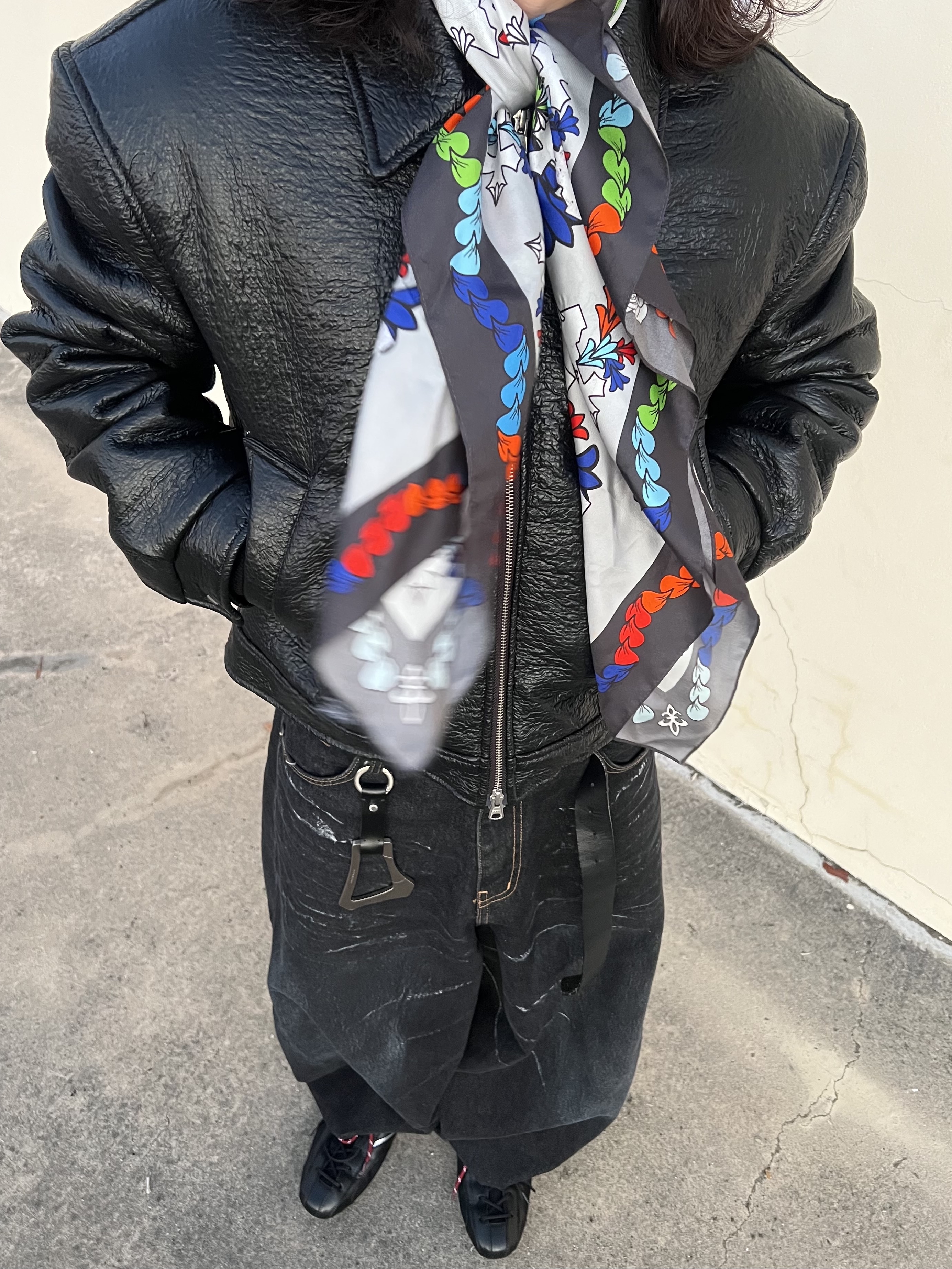 SOULESURES BOLD Kyle, Awende Requiem Silk Scarf Multi 착용 스타일 - 3