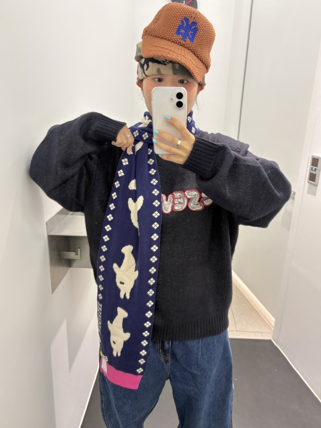 YESEYESEE Knit Baseball Cap Brown, YESEYESEE Marble Pattern Logo Knit Pullover Black 착용 스타일 - 1