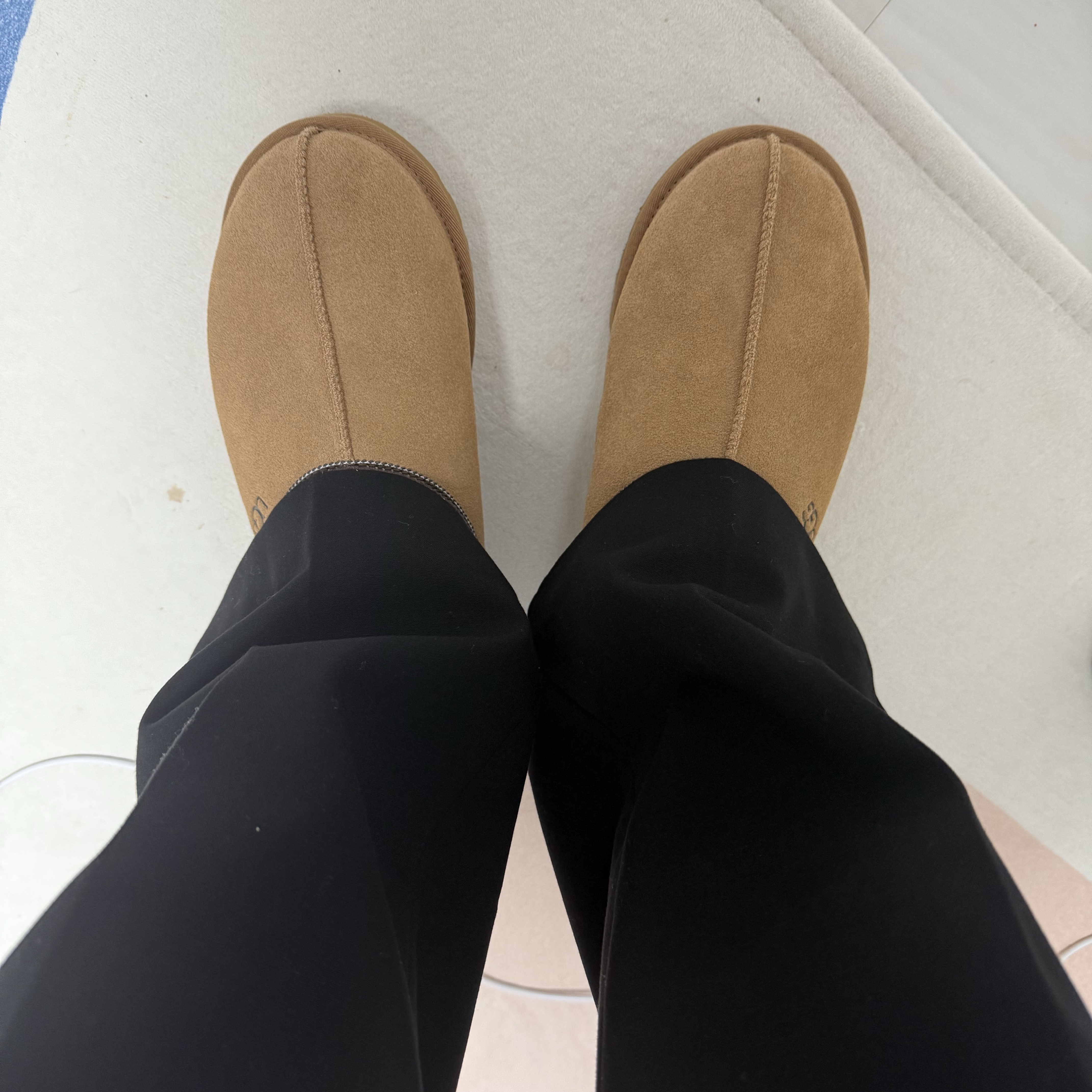 UGG Tasman II Slipper Chestnut 착용 스타일