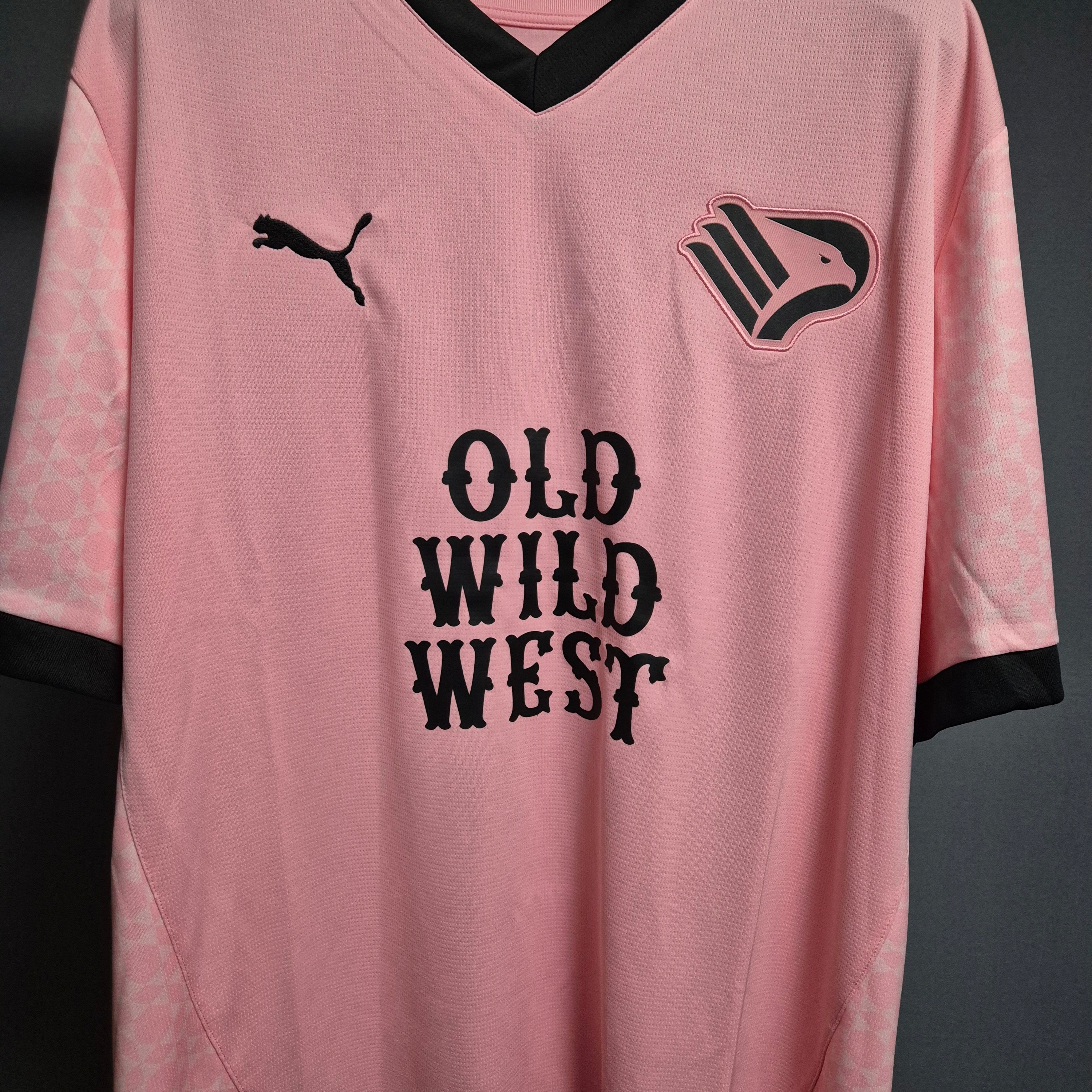 Puma x Palermo F.C. 24/25 Home Jersey Team Light Pink Black (Non Marking Ver.) 착용 스타일