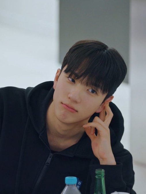 Ader Error Sig; TRS/BL Tag Hoodie Zip-Up 01 Black, Ader Error Sig; TRS/BL Tag Hoodie Zip-Up 02 Black 착용 스타일 - 1