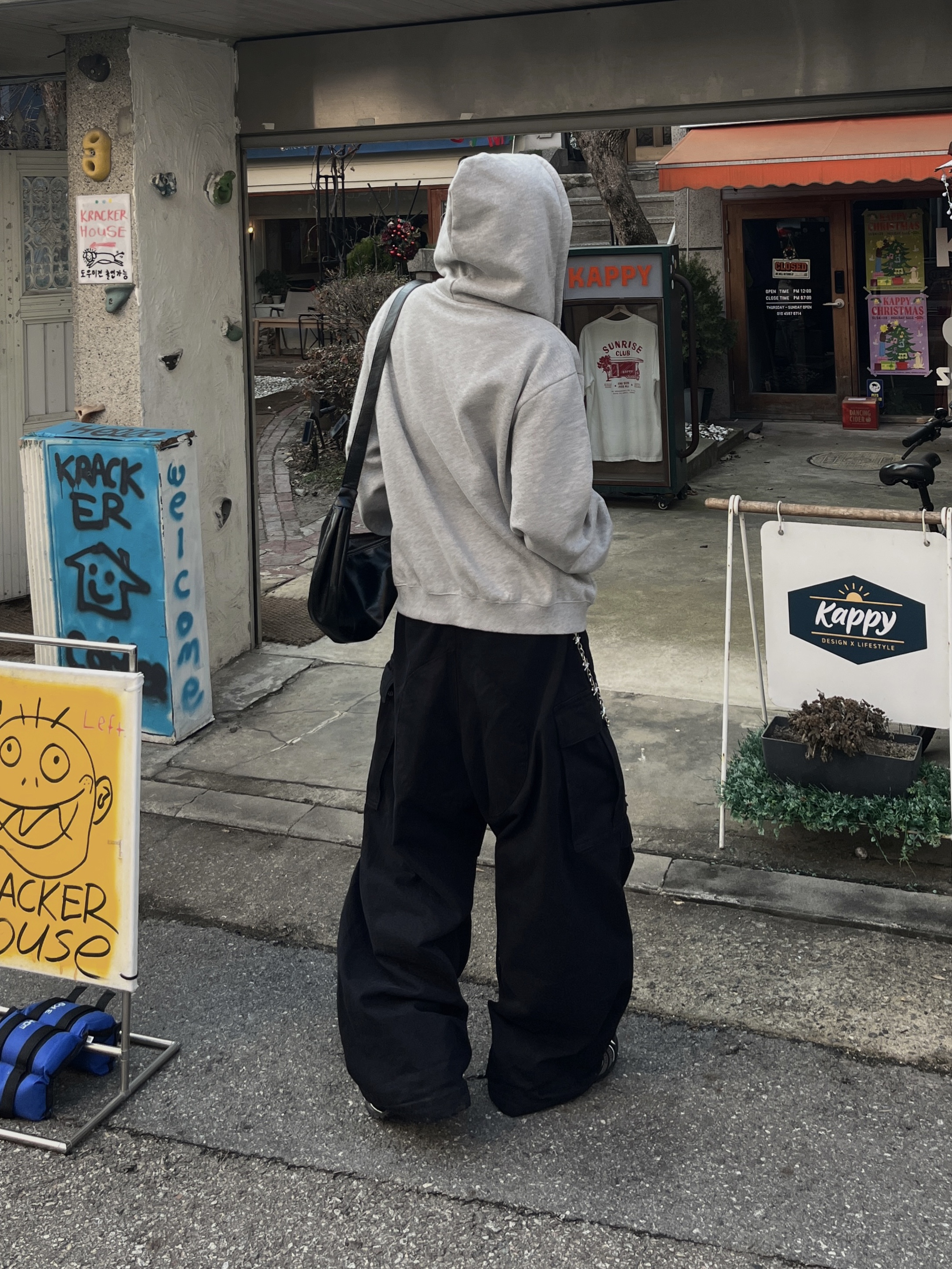SLOW RECORD HOUSE Typo Star Hood Zip-Up Grey 착용 스타일 - 8