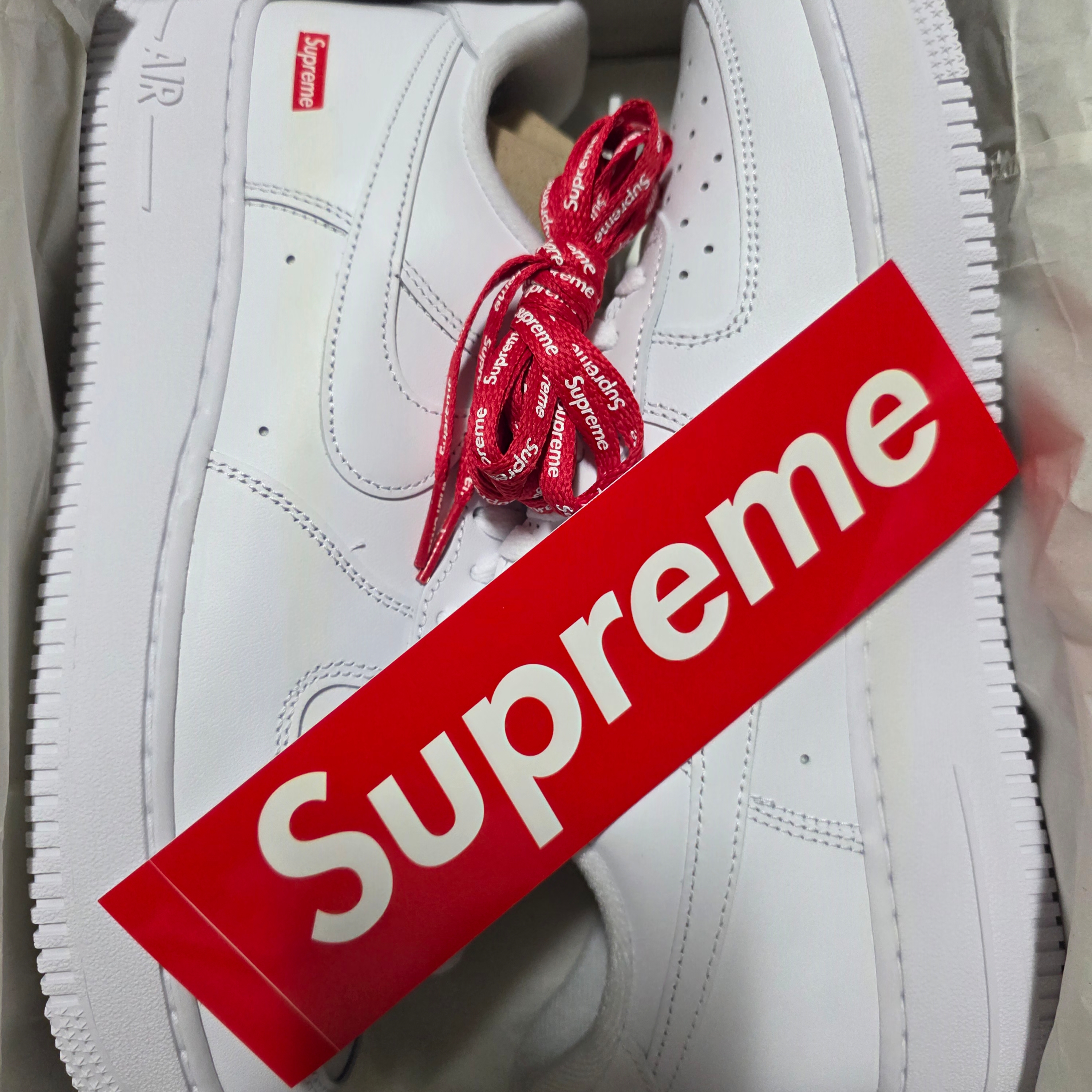 Nike x Supreme Air Force 1 Low White 착용 스타일