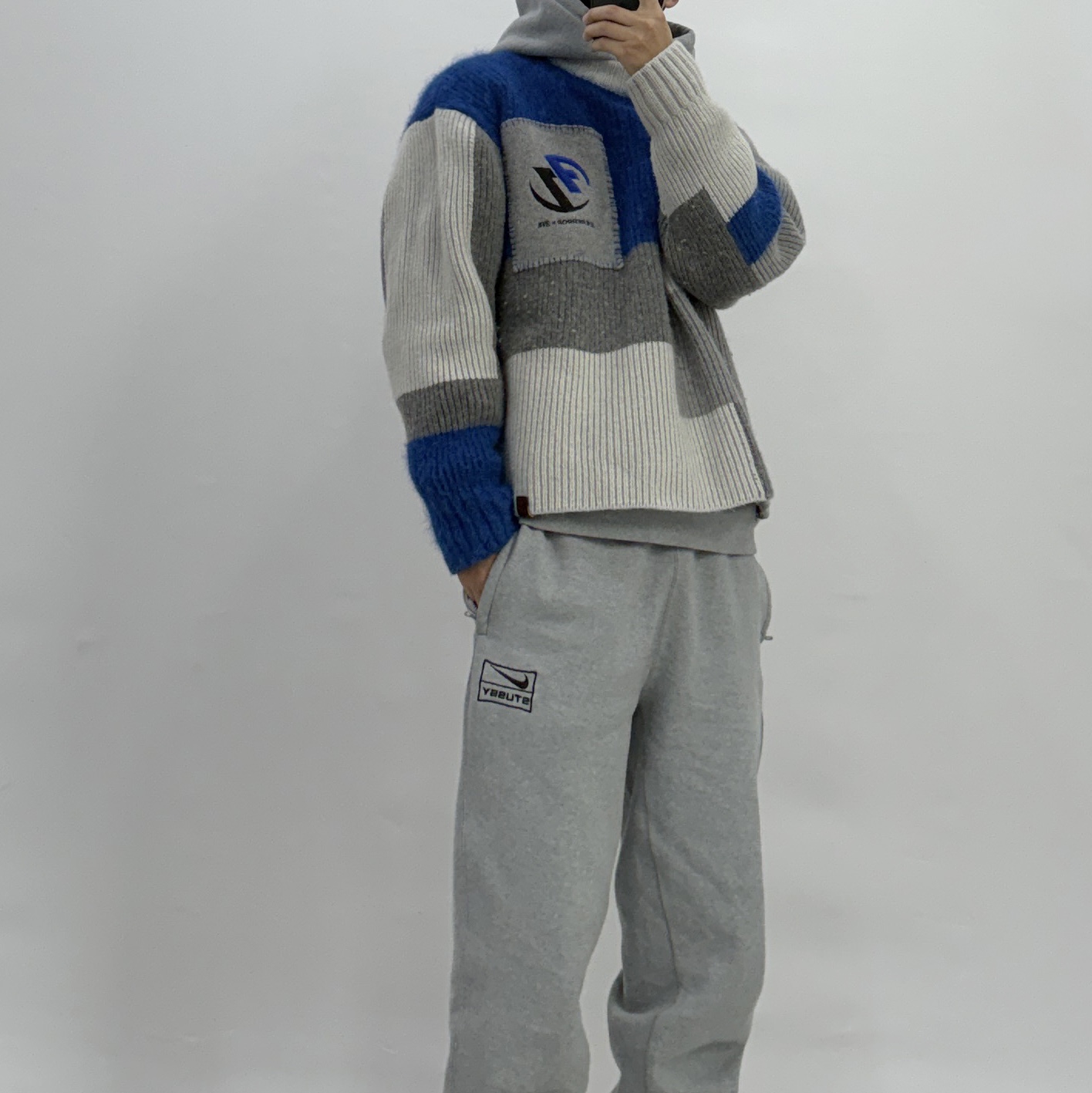 Nike x Stussy NRG RA Pullover Hoodie Dark Grey Heather (DJ9488-063), Nike x Stussy NRG RA Fleece Pants Dark Grey Heather (DJ9490-063) 착용 스타일