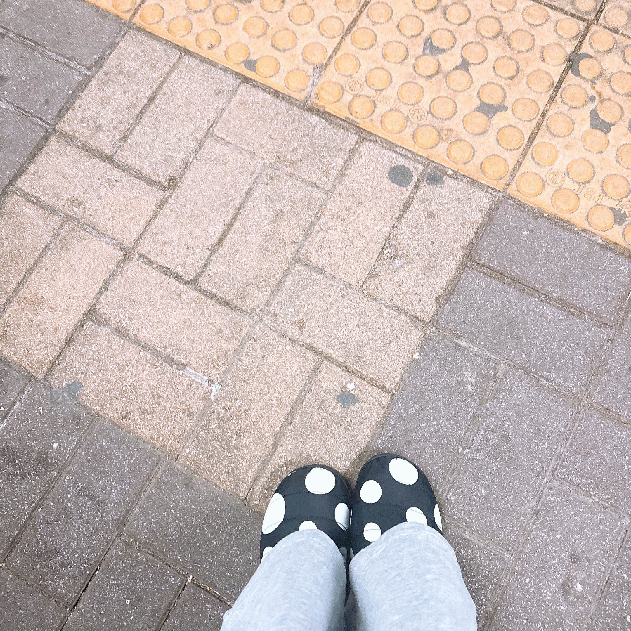 Subu Down Sandal Cream Snow Dot 착용 스타일