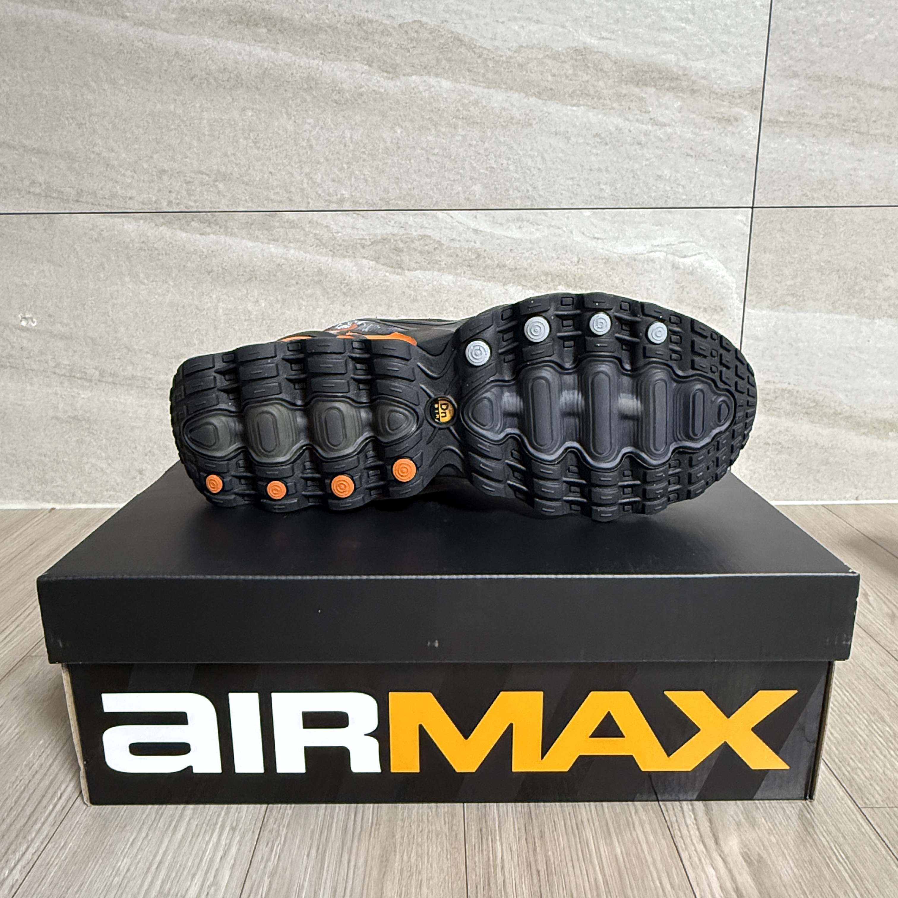 Nike x Palace Air Max Dn8 Black Safety Orange 착용 스타일 - 4