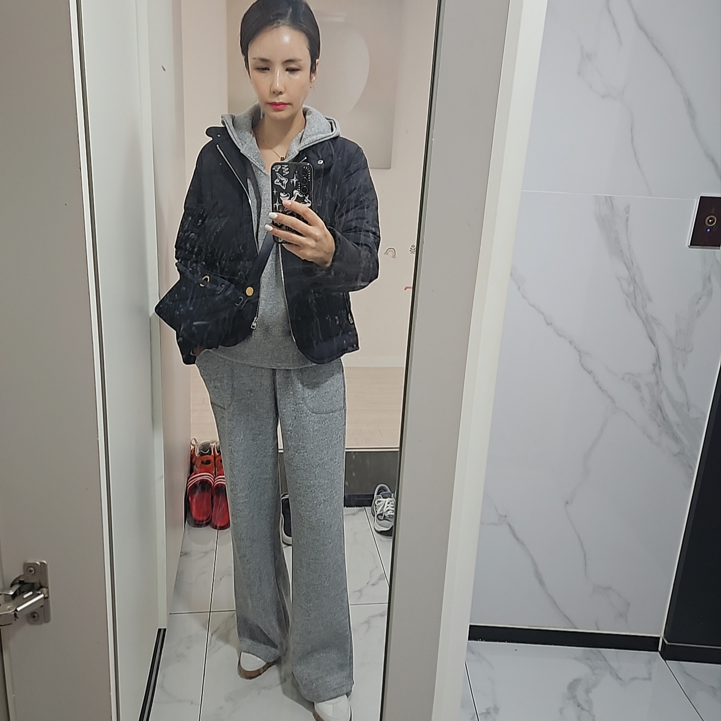 (W) Hermes Jet Sneakers Nappa Suede Goatskin & Blanc, Hermes Herbag Zip 20 Bag Retourne Military Canvas Hunter Cowhide & Gold Noir Noir 착용 스타일 - 2