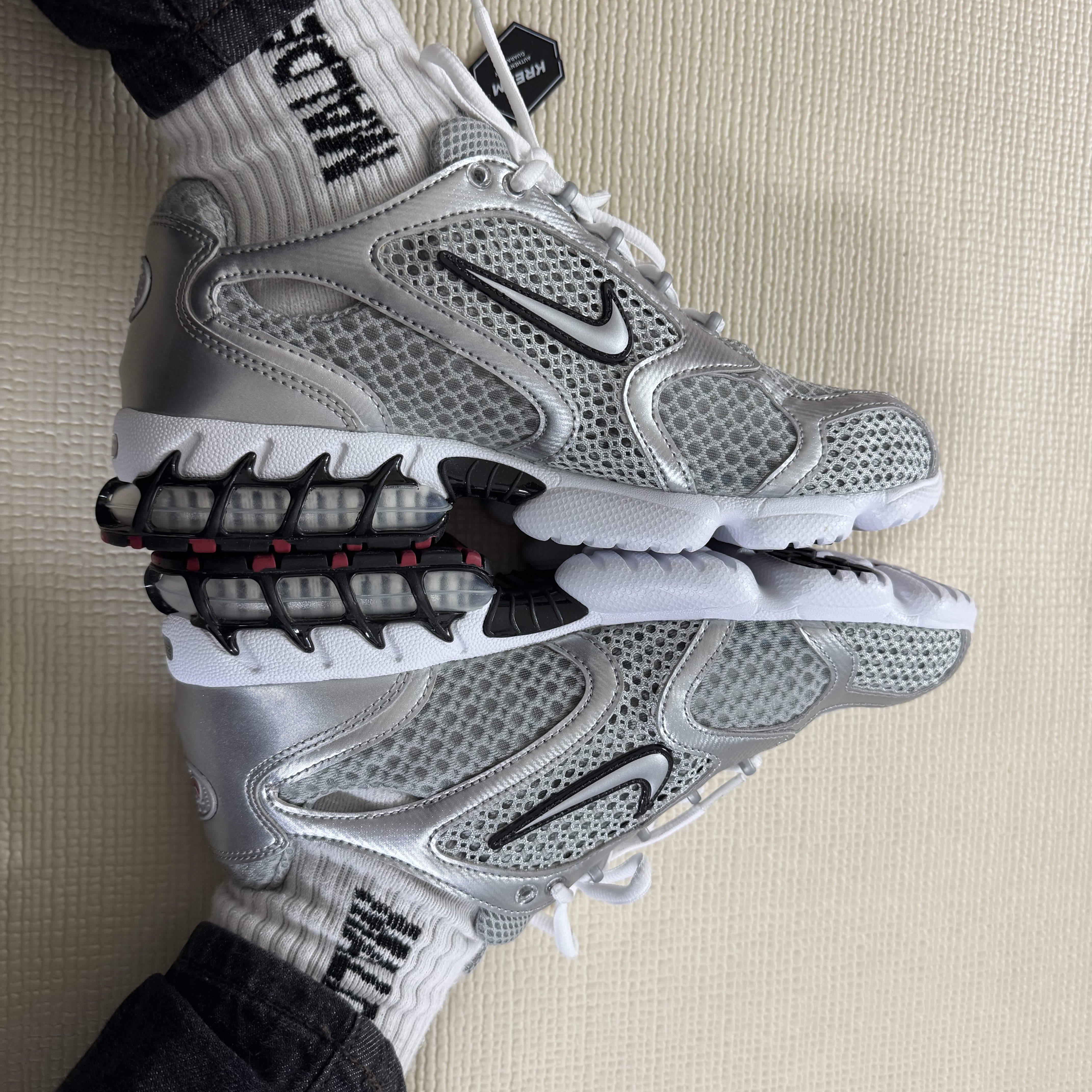 Nike Air Zoom Spiridon Cage 2 Metallic Silver 착용 스타일 - 2