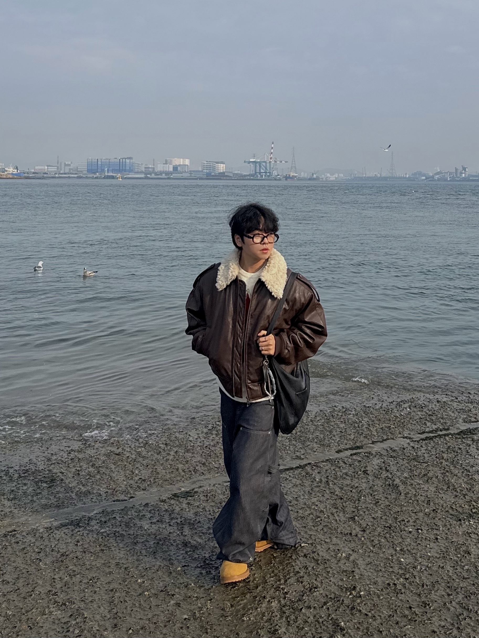 Remagine Hybrid Derby Shoes Starting Bigger Wheat, Gentle Monster x Maison Margiela MM114 Black Clear 착용 스타일 - 4