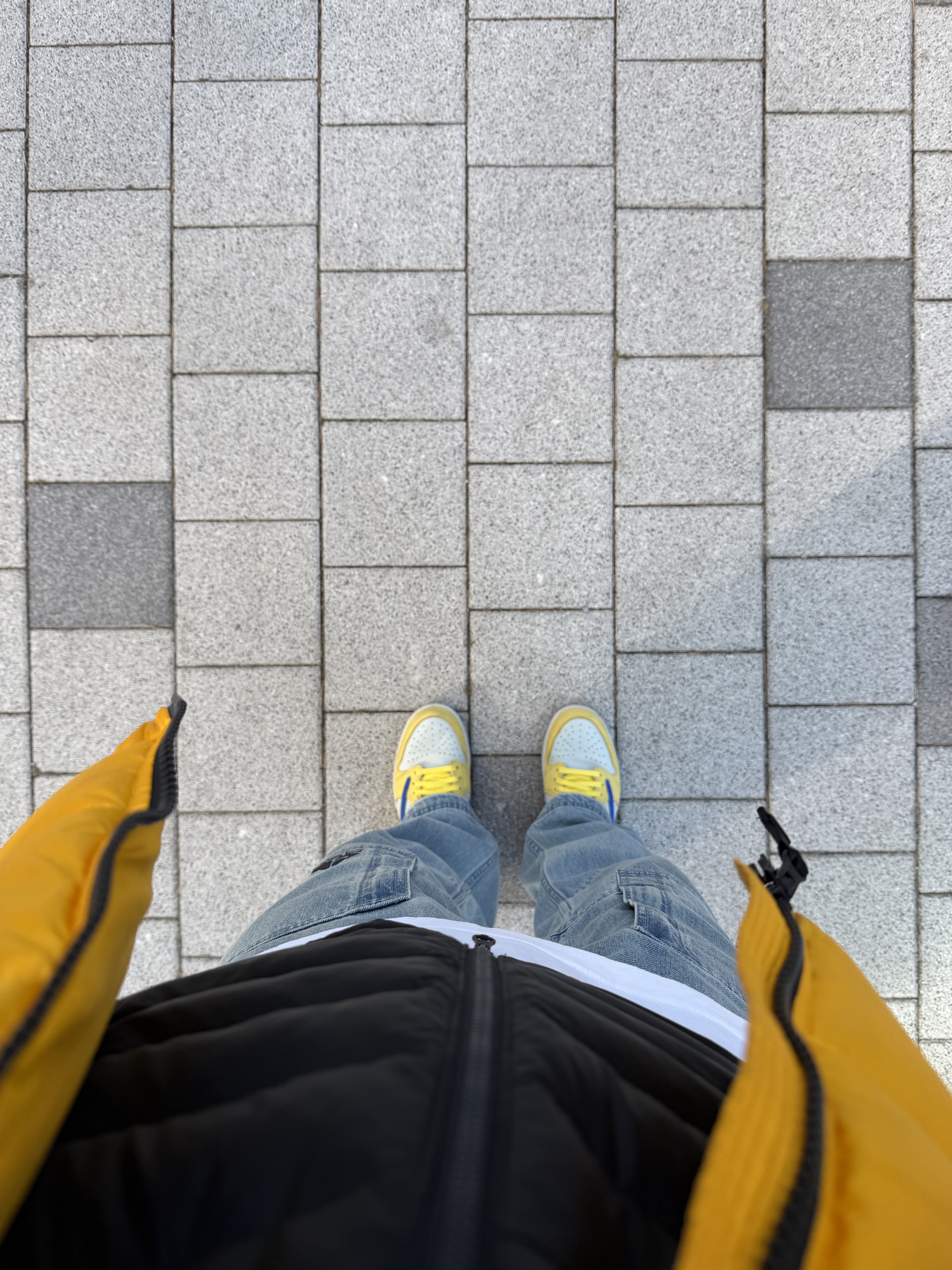 (W) Jordan 1 x Travis Scott Retro Low OG SP Canary, Supreme x Nike ACG Belted Denim Pants Washed Blue - 22FW 착용 스타일