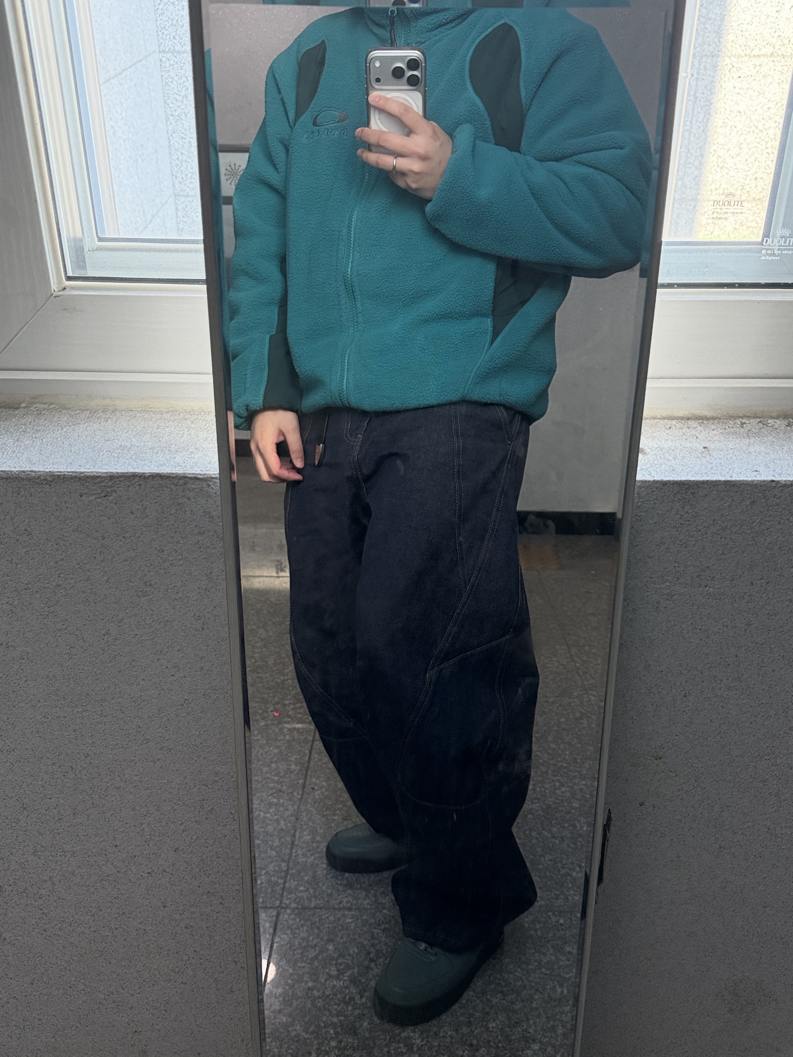 Palace x Oakley Fleece Petrol - 24FW, Palace x Carhartt WIP Hood Heather Grey - 24FW 착용 스타일