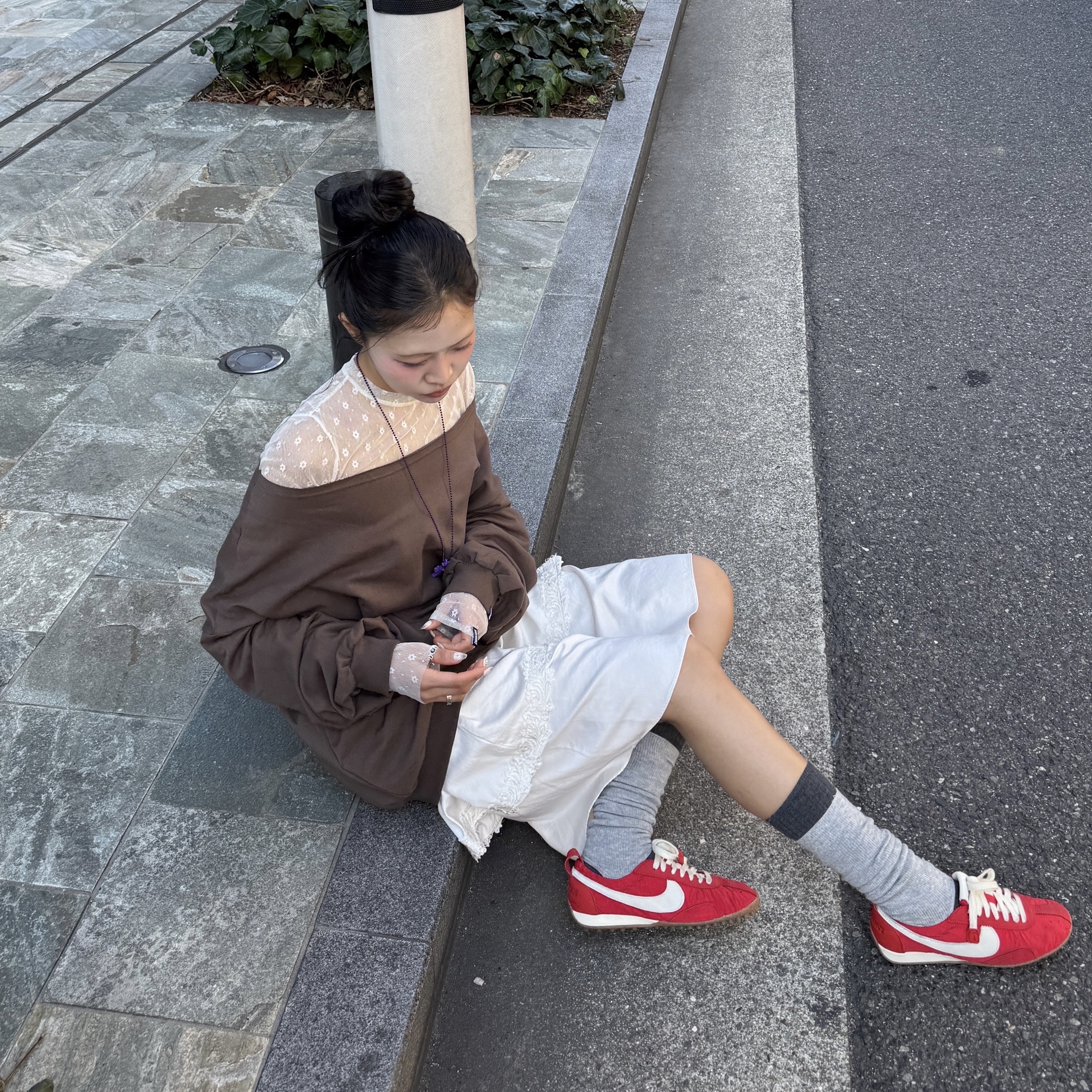 Nike x Jacquemus Moon Shoe SP University Red and Bicycle Yellow 착용 스타일 - 3