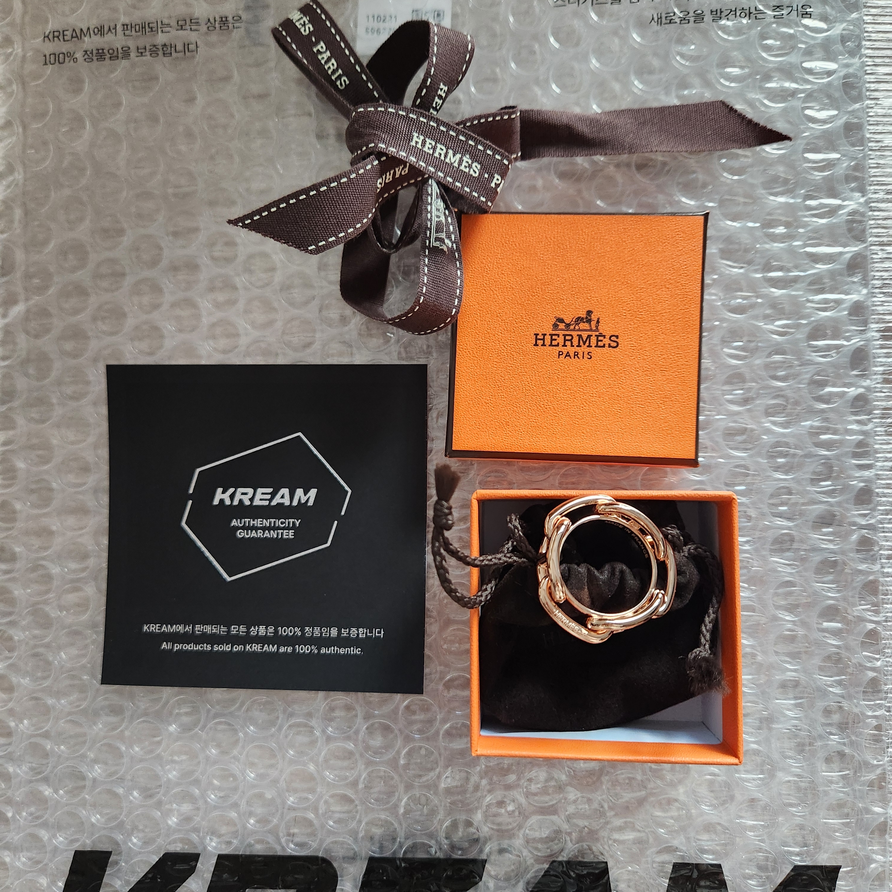 (W) Hermes Regate Scarf 90 Ring Plaque Or Rose 착용 스타일