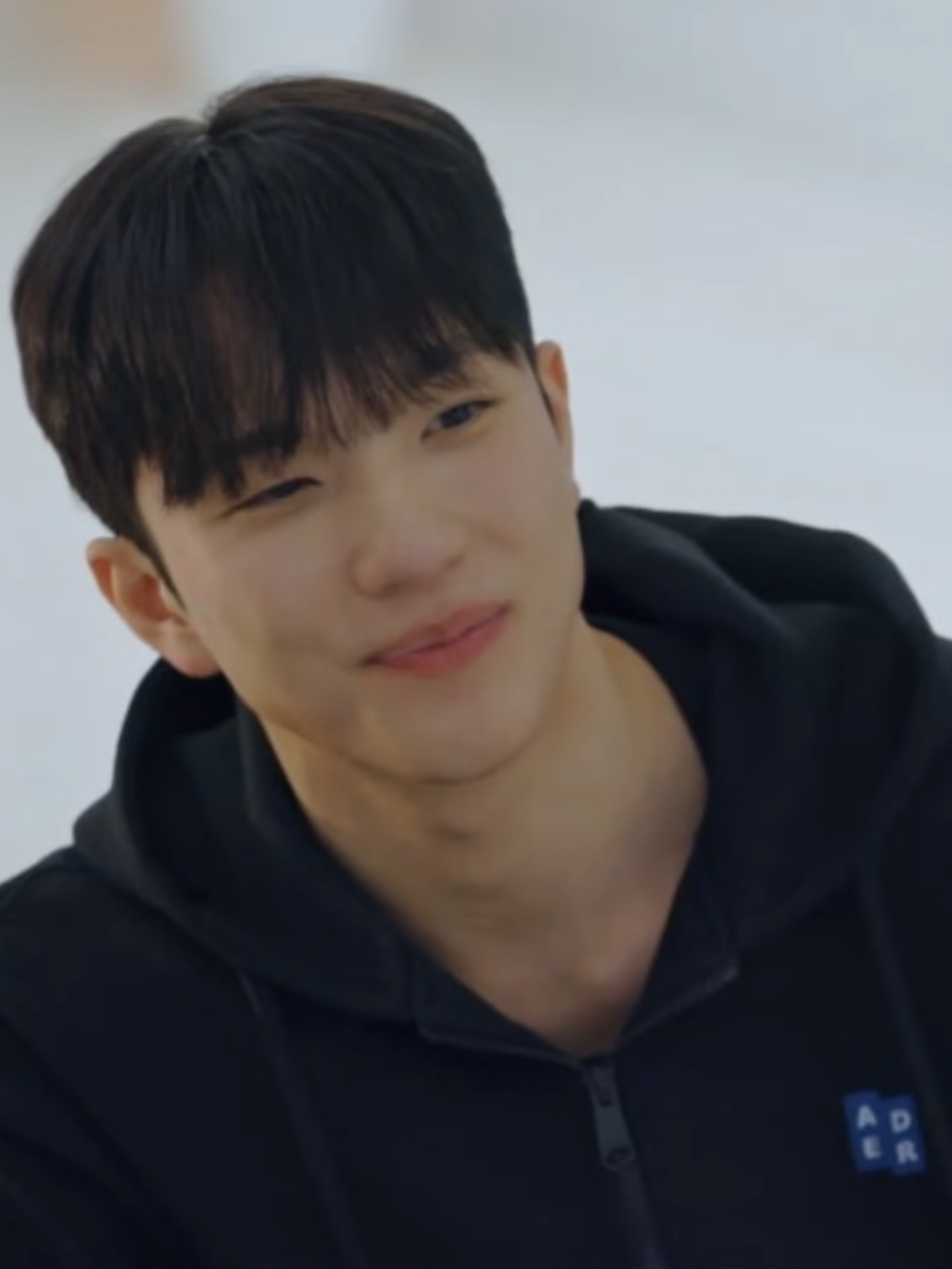 Ader Error Sig; TRS/BL Tag Hoodie Zip-Up 01 Black, Ader Error Sig; TRS/BL Tag Hoodie Zip-Up 02 Black 착용 스타일 - 3