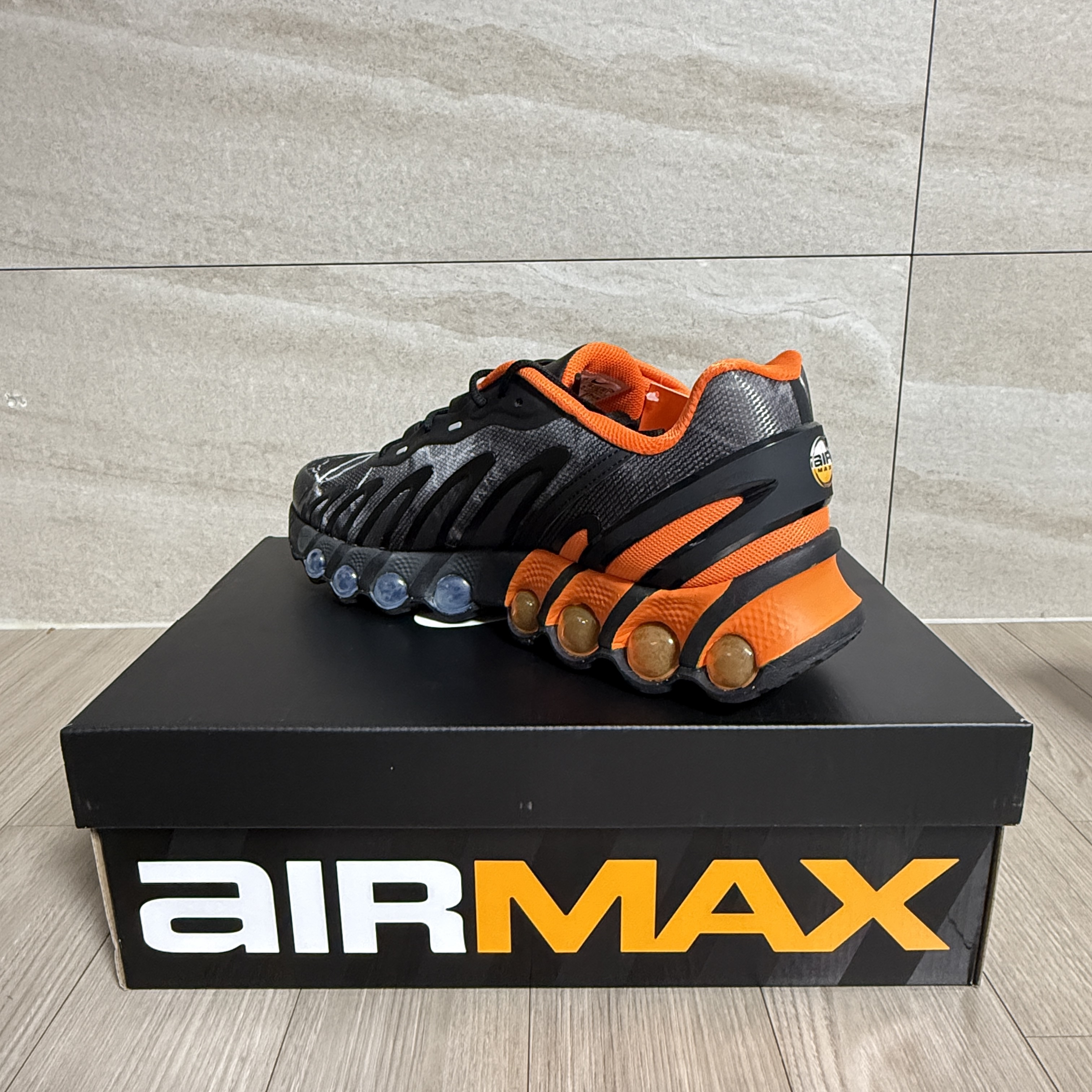 Nike x Palace Air Max Dn8 Black Safety Orange 착용 스타일 - 5