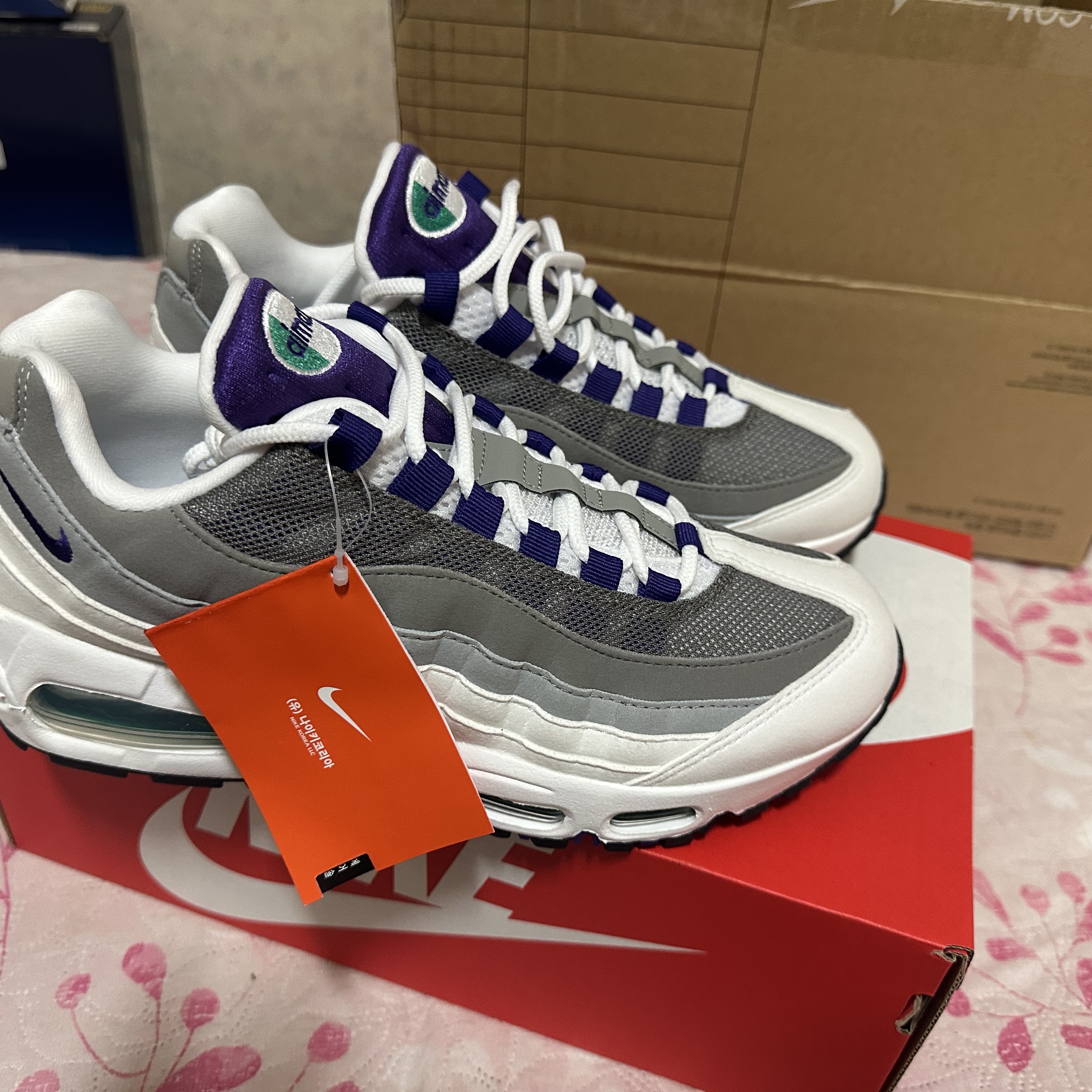 (W) Nike Air Max 95 White Emerald Green 착용 스타일 - 4