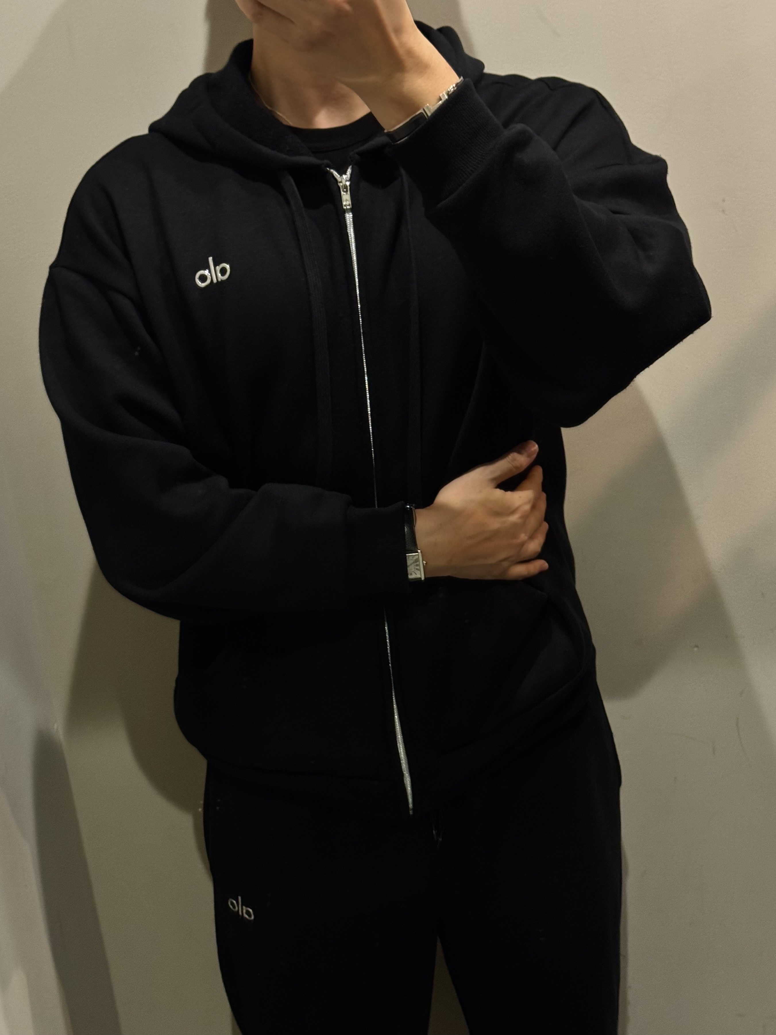 (W) Alo Yoga Accolade Straight Leg Sweatpant Black, Cartier Tank Must Watch Large Quartz Steel Calfskin Black 착용 스타일 - 2