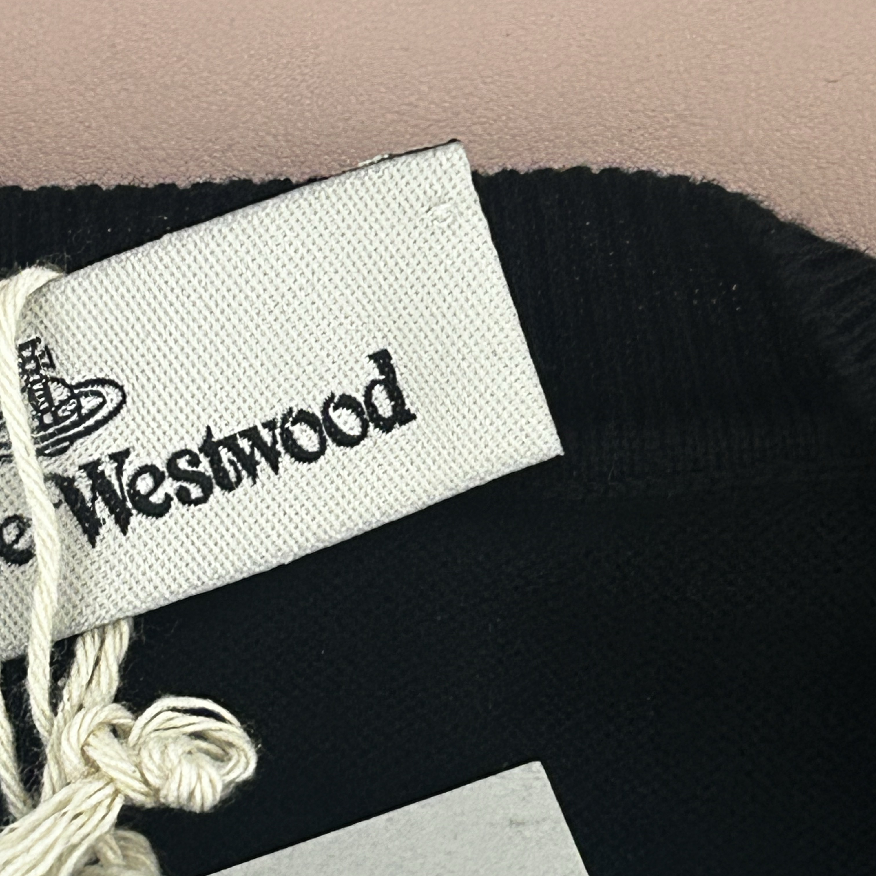 (W) Vivienne Westwood Bea Cardigan Black 착용 스타일 - 1